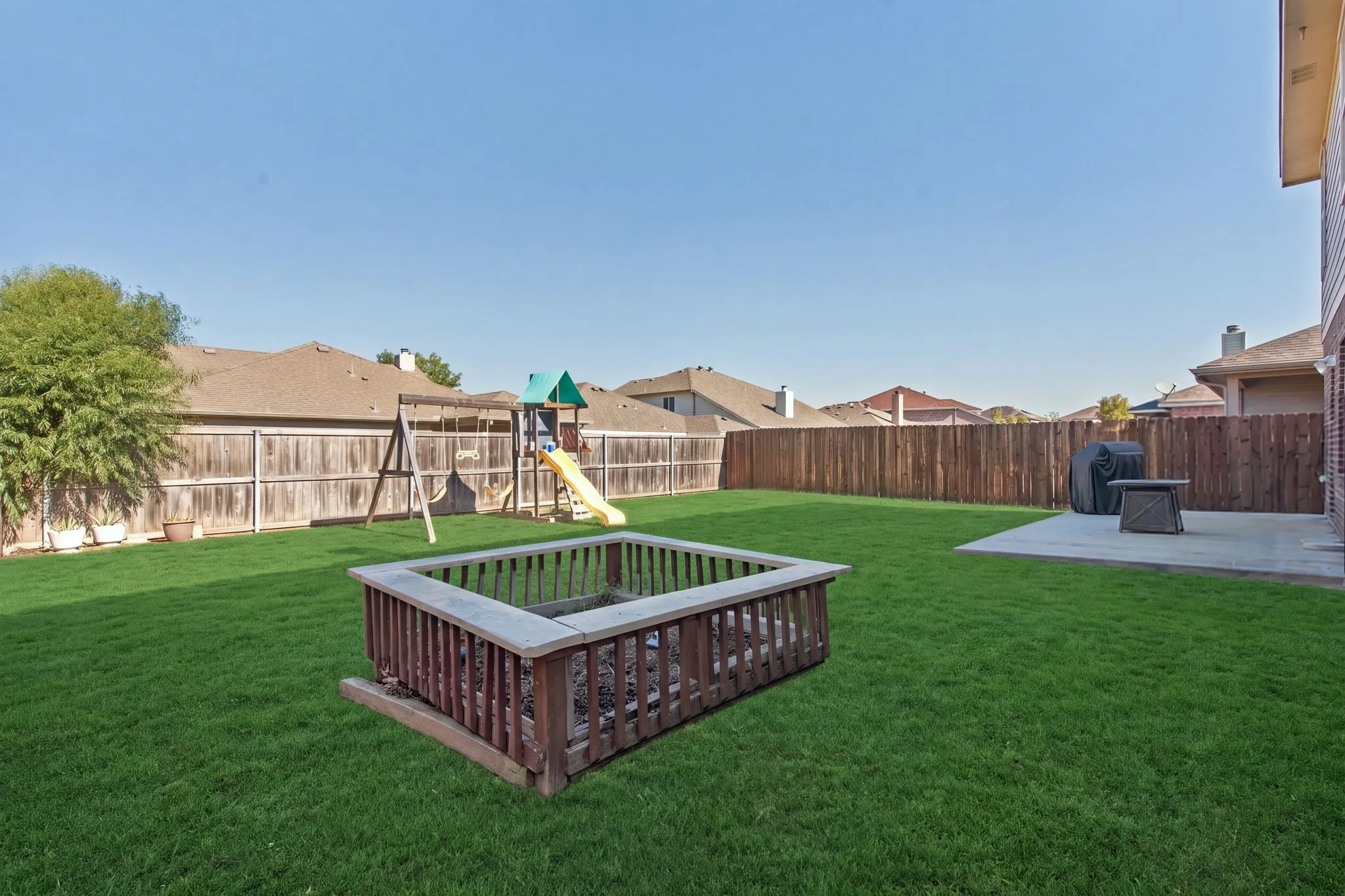 Single Family Residence For Sale in Kaufman County , 2015 Crosby Drive, Forney, Texas 75126, 4 Bedroom, 3 Bathroom, 2 Garage spaces, 2,520 Sqft, built in 2015, mls#21405965, Real Estate Agent in Forney, Homes For Sale in Kaufman county, Homes For Sale in Forney, Realtor in Forney Texas, Real Estate Brokerage Independent Realty Texas, Luminita Cordes Realtor