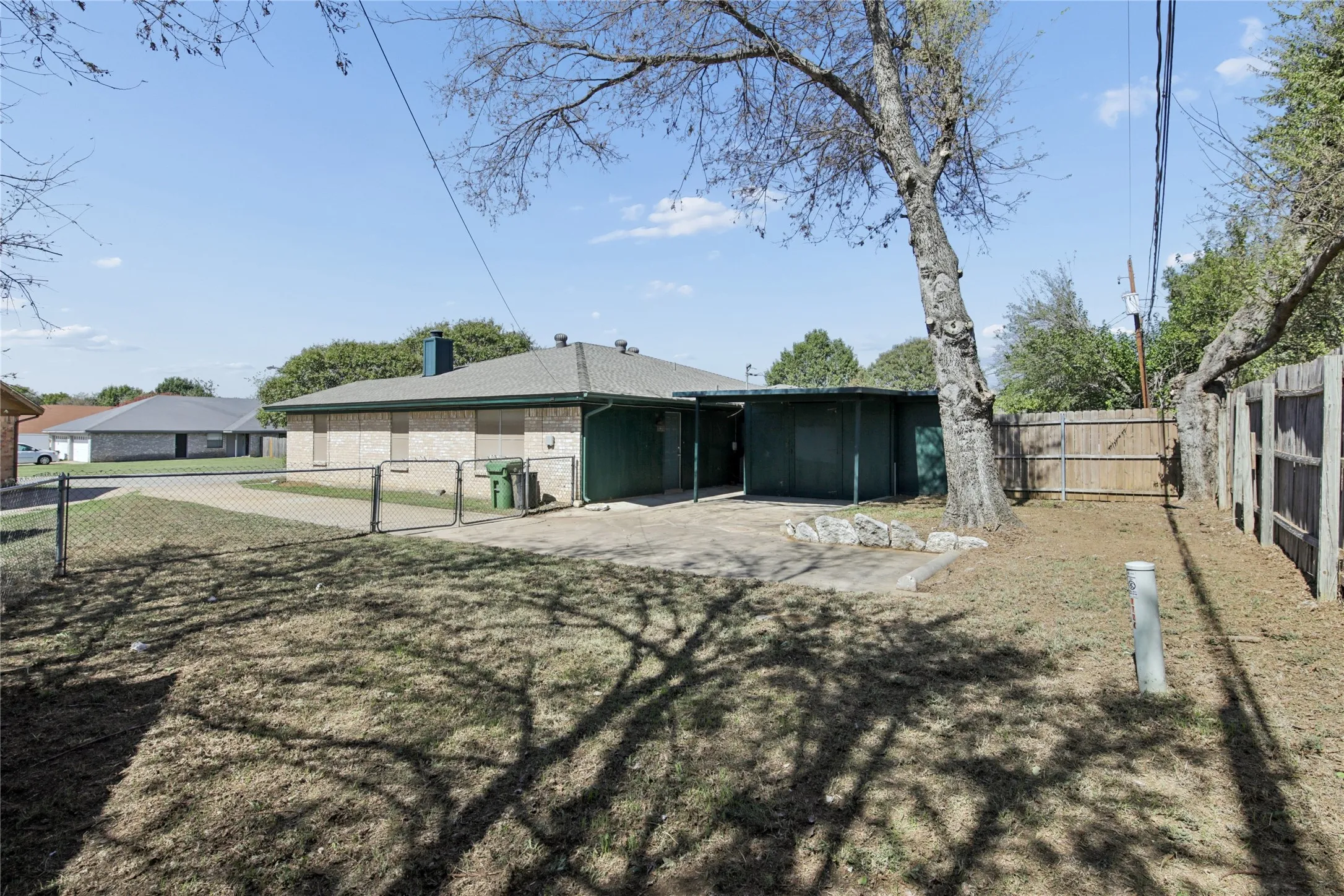 Single Family Residence For Sale in Tarrant County , 7724 Jennifer Lane, North Richland Hills, Texas 76182, 2 Bedroom, 2 Bathroom, Garage spaces, 1,077 Sqft, built in 1984, mls#21407568, Real Estate Agent in North Richland Hills, Homes For Sale in Tarrant county, Homes For Sale in North Richland Hills, Realtor in North Richland Hills Texas, Real Estate Brokerage Independent Realty Texas, Luminita Cordes Realtor