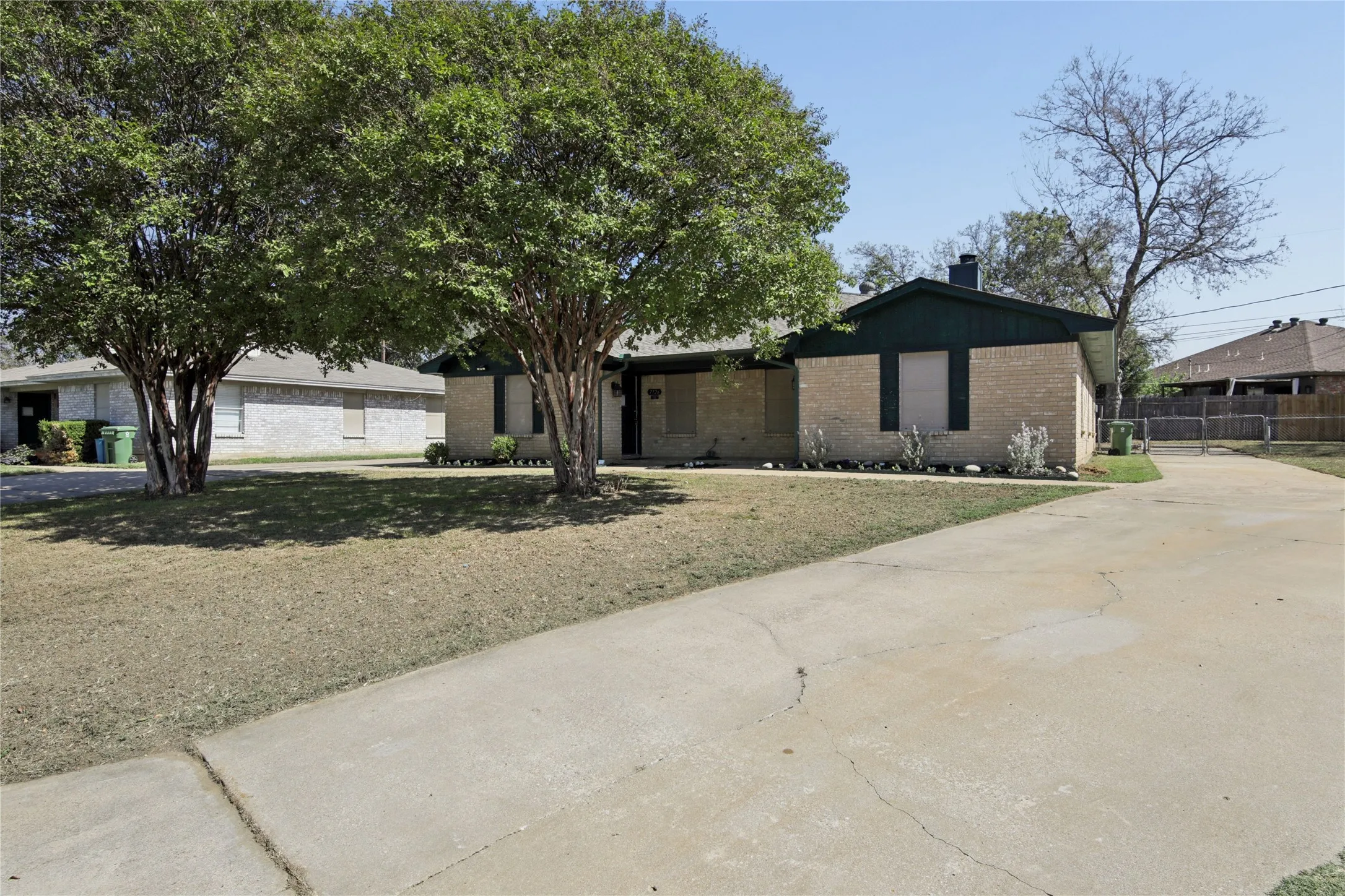 Single Family Residence For Sale in Tarrant County , 7724 Jennifer Lane, North Richland Hills, Texas 76182, 2 Bedroom, 2 Bathroom, Garage spaces, 1,077 Sqft, built in 1984, mls#21407568, Real Estate Agent in North Richland Hills, Homes For Sale in Tarrant county, Homes For Sale in North Richland Hills, Realtor in North Richland Hills Texas, Real Estate Brokerage Independent Realty Texas, Luminita Cordes Realtor