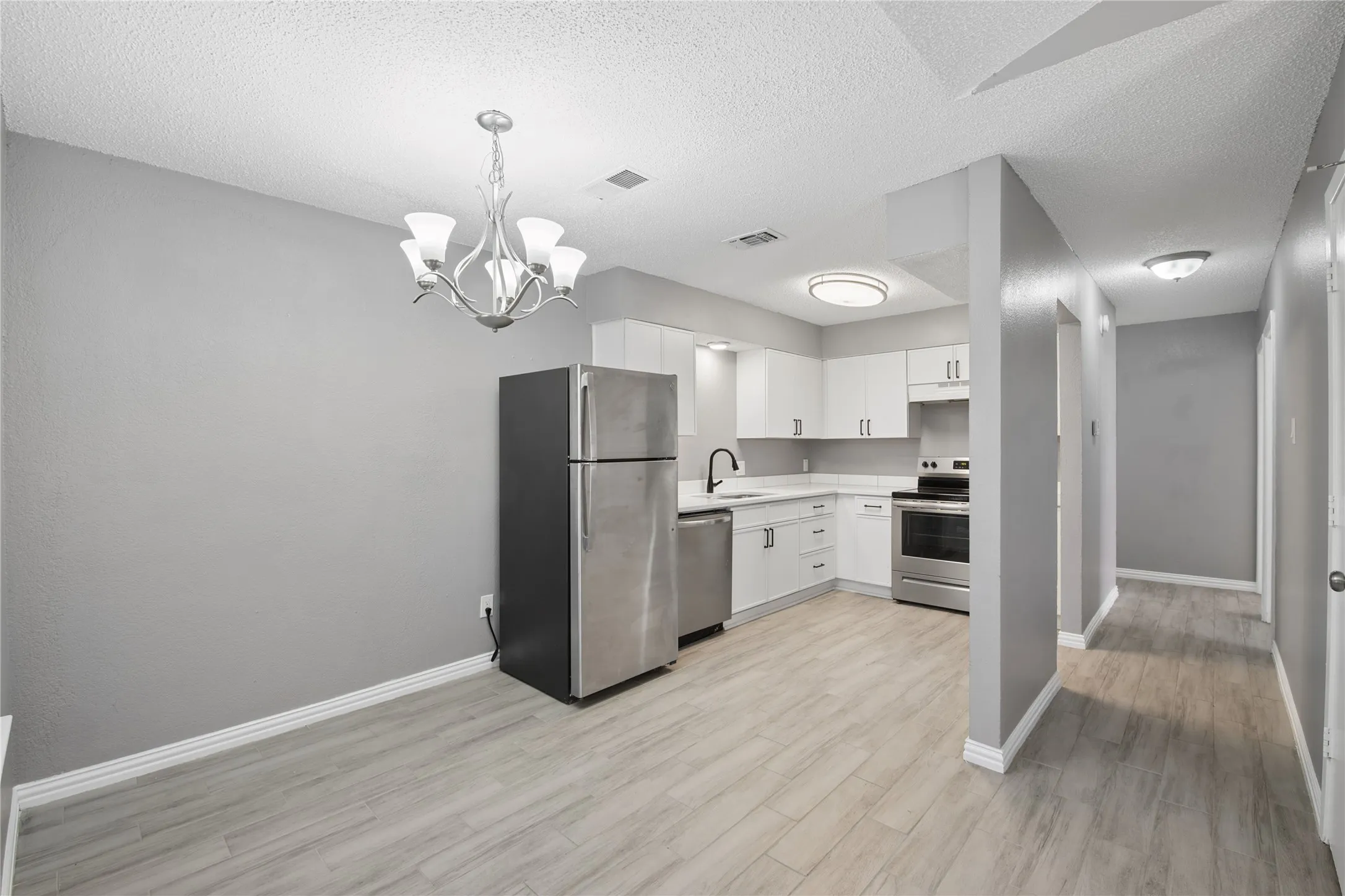 Single Family Residence For Sale in Tarrant County , 7724 Jennifer Lane, North Richland Hills, Texas 76182, 2 Bedroom, 2 Bathroom, Garage spaces, 1,077 Sqft, built in 1984, mls#21407568, Real Estate Agent in North Richland Hills, Homes For Sale in Tarrant county, Homes For Sale in North Richland Hills, Realtor in North Richland Hills Texas, Real Estate Brokerage Independent Realty Texas, Luminita Cordes Realtor