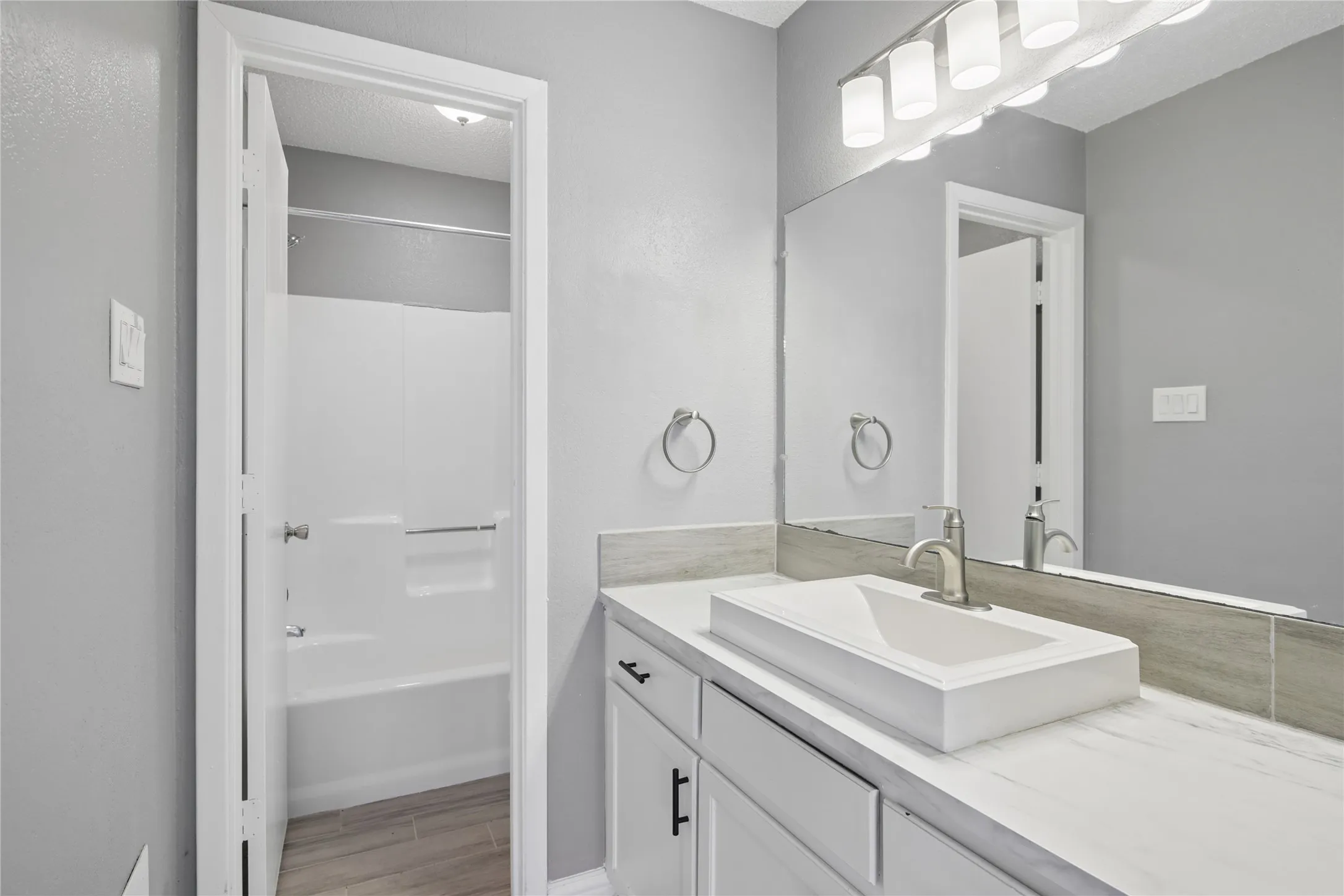 Single Family Residence For Sale in Tarrant County , 7724 Jennifer Lane, North Richland Hills, Texas 76182, 2 Bedroom, 2 Bathroom, Garage spaces, 1,077 Sqft, built in 1984, mls#21407568, Real Estate Agent in North Richland Hills, Homes For Sale in Tarrant county, Homes For Sale in North Richland Hills, Realtor in North Richland Hills Texas, Real Estate Brokerage Independent Realty Texas, Luminita Cordes Realtor