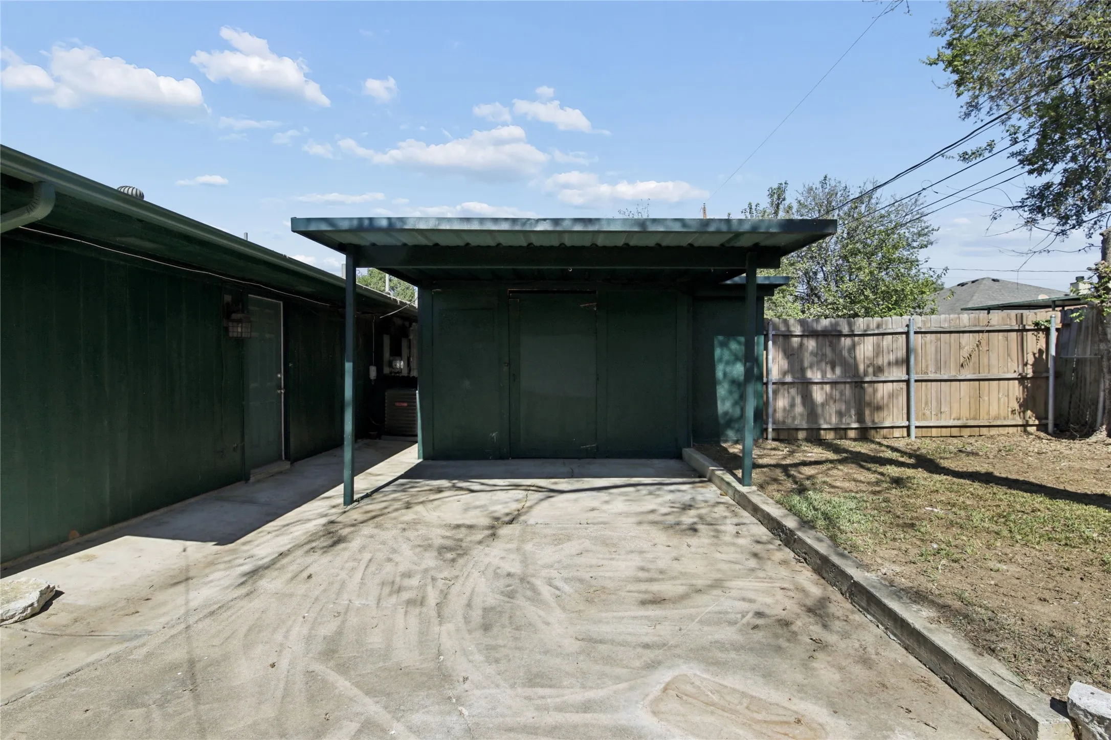 Single Family Residence For Sale in Tarrant County , 7724 Jennifer Lane, North Richland Hills, Texas 76182, 2 Bedroom, 2 Bathroom, Garage spaces, 1,077 Sqft, built in 1984, mls#21407568, Real Estate Agent in North Richland Hills, Homes For Sale in Tarrant county, Homes For Sale in North Richland Hills, Realtor in North Richland Hills Texas, Real Estate Brokerage Independent Realty Texas, Luminita Cordes Realtor