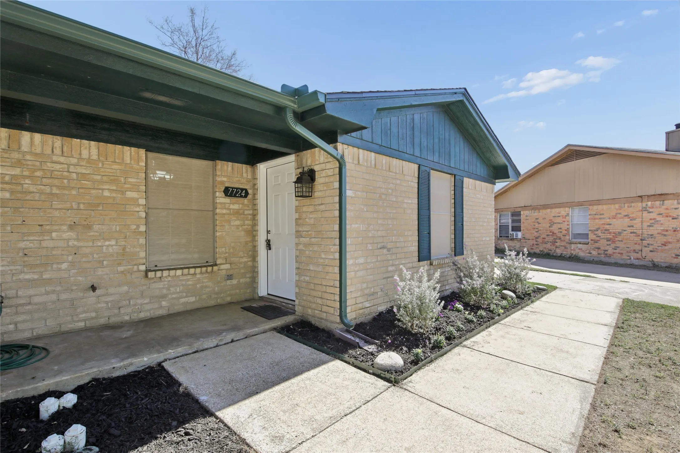 Single Family Residence For Sale in Tarrant County , 7724 Jennifer Lane, North Richland Hills, Texas 76182, 2 Bedroom, 2 Bathroom, Garage spaces, 1,077 Sqft, built in 1984, mls#21407568, Real Estate Agent in North Richland Hills, Homes For Sale in Tarrant county, Homes For Sale in North Richland Hills, Realtor in North Richland Hills Texas, Real Estate Brokerage Independent Realty Texas, Luminita Cordes Realtor