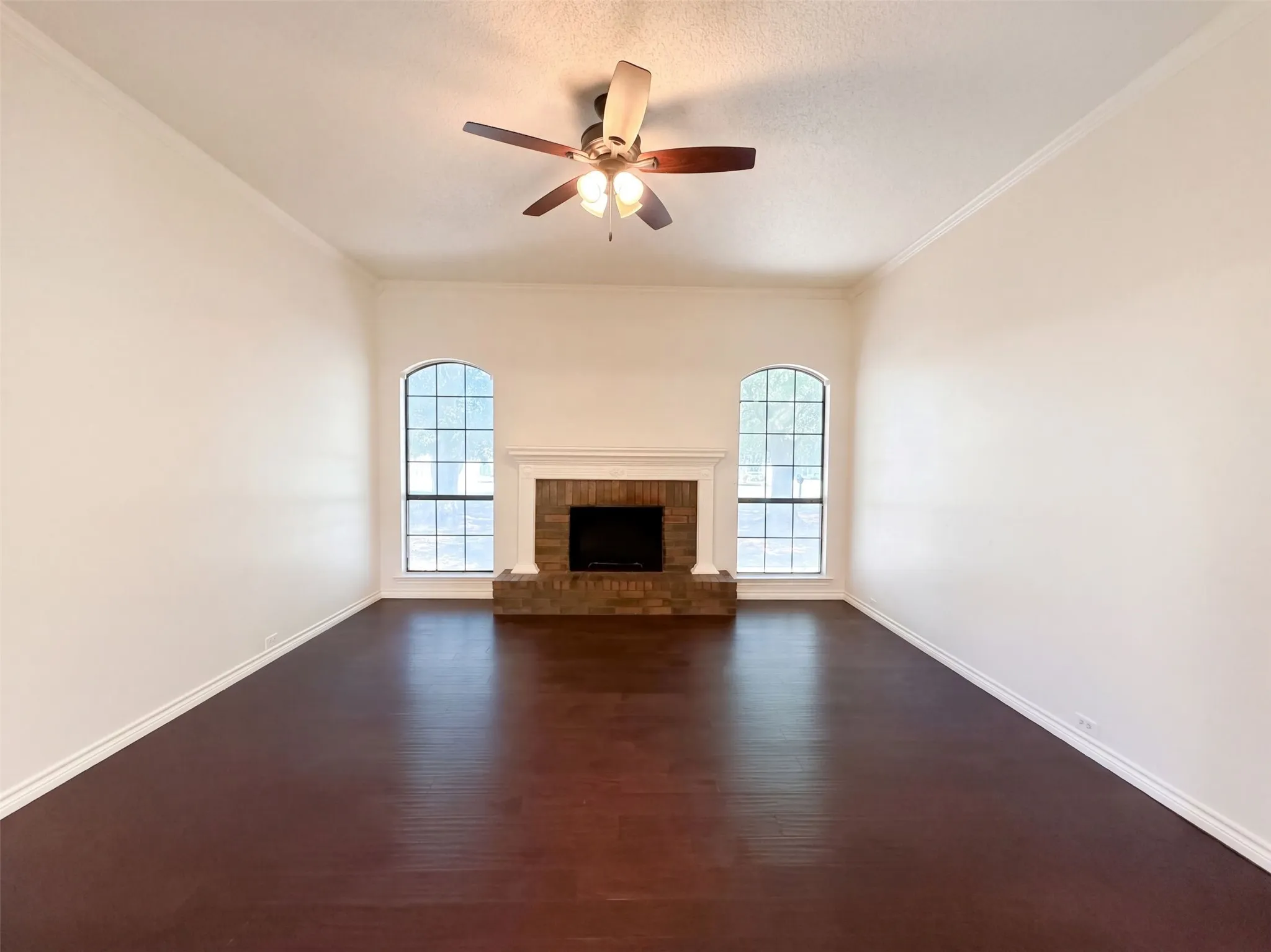 Single Family Residence For Sale in Ellis County , 133 Jason Drive, Red Oak, Texas 75154, 3 Bedroom, 2 Bathroom, 2 Garage spaces, 2,095 Sqft, built in 1987, mls#21407663, Real Estate Agent in Red Oak, Homes For Sale in Ellis county, Homes For Sale in Red Oak, Realtor in Red Oak Texas, Real Estate Brokerage Independent Realty Texas, Luminita Cordes Realtor