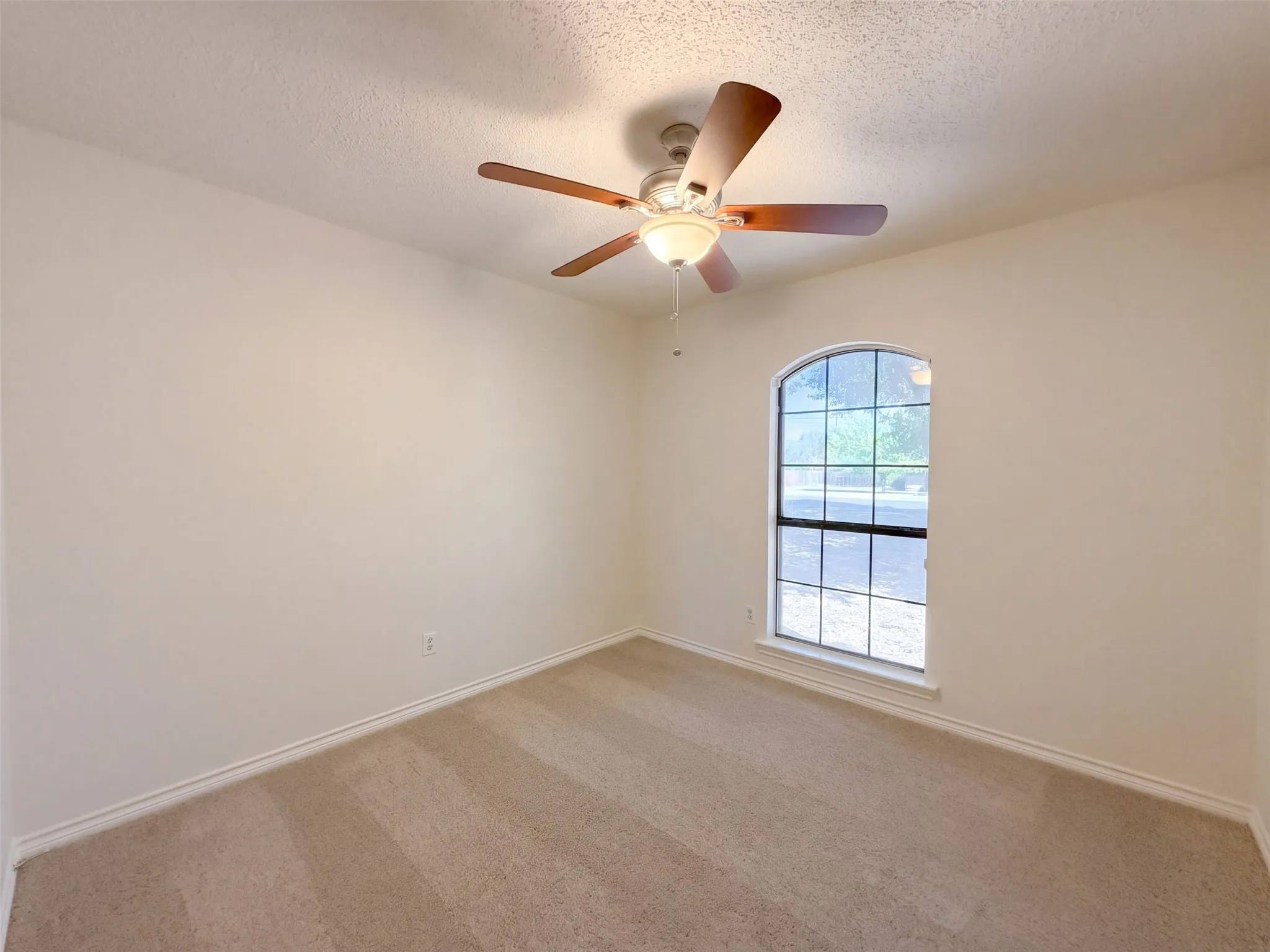 Single Family Residence For Sale in Ellis County , 133 Jason Drive, Red Oak, Texas 75154, 3 Bedroom, 2 Bathroom, 2 Garage spaces, 2,095 Sqft, built in 1987, mls#21407663, Real Estate Agent in Red Oak, Homes For Sale in Ellis county, Homes For Sale in Red Oak, Realtor in Red Oak Texas, Real Estate Brokerage Independent Realty Texas, Luminita Cordes Realtor