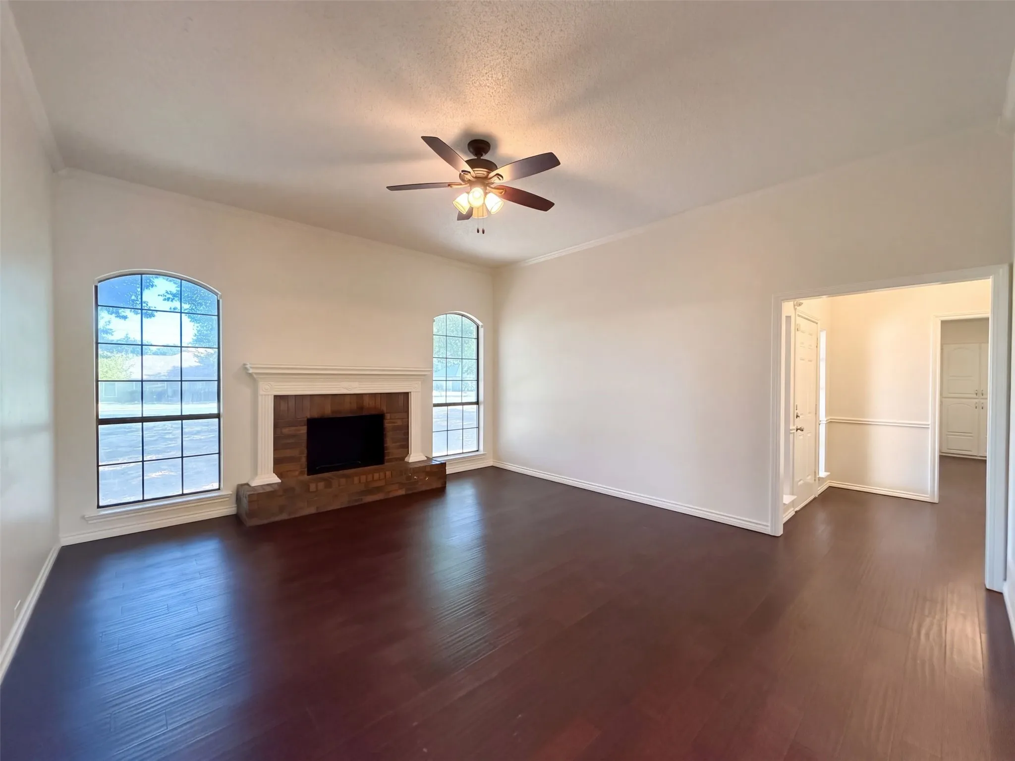 Single Family Residence For Sale in Ellis County , 133 Jason Drive, Red Oak, Texas 75154, 3 Bedroom, 2 Bathroom, 2 Garage spaces, 2,095 Sqft, built in 1987, mls#21407663, Real Estate Agent in Red Oak, Homes For Sale in Ellis county, Homes For Sale in Red Oak, Realtor in Red Oak Texas, Real Estate Brokerage Independent Realty Texas, Luminita Cordes Realtor