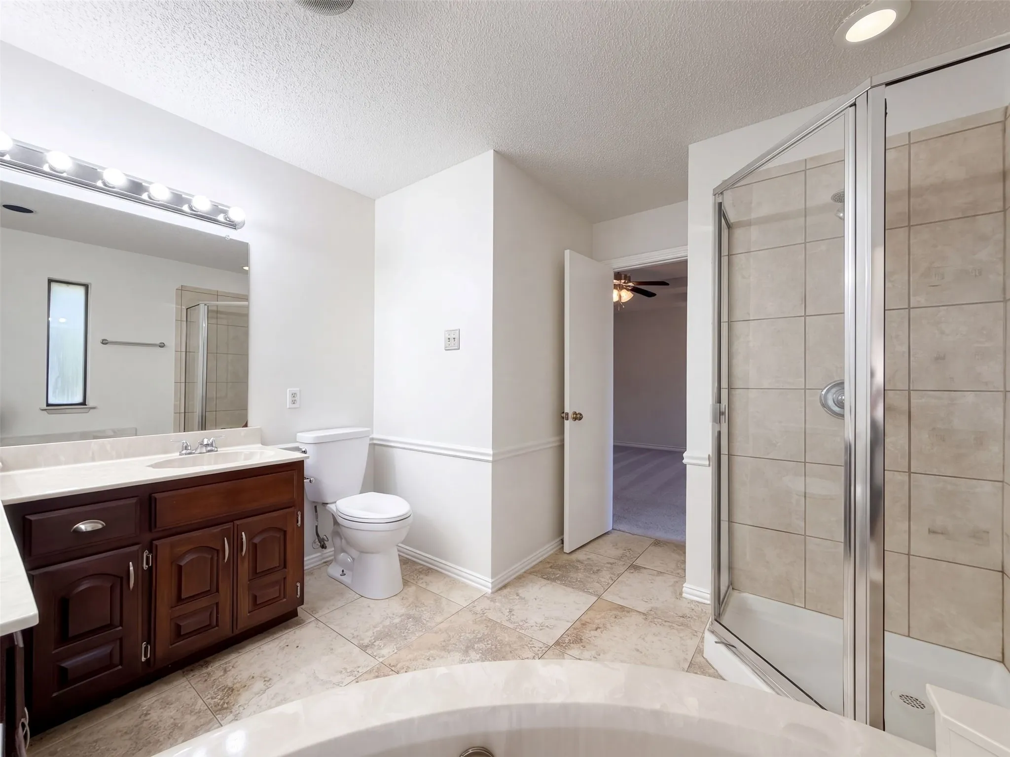 Single Family Residence For Sale in Ellis County , 133 Jason Drive, Red Oak, Texas 75154, 3 Bedroom, 2 Bathroom, 2 Garage spaces, 2,095 Sqft, built in 1987, mls#21407663, Real Estate Agent in Red Oak, Homes For Sale in Ellis county, Homes For Sale in Red Oak, Realtor in Red Oak Texas, Real Estate Brokerage Independent Realty Texas, Luminita Cordes Realtor