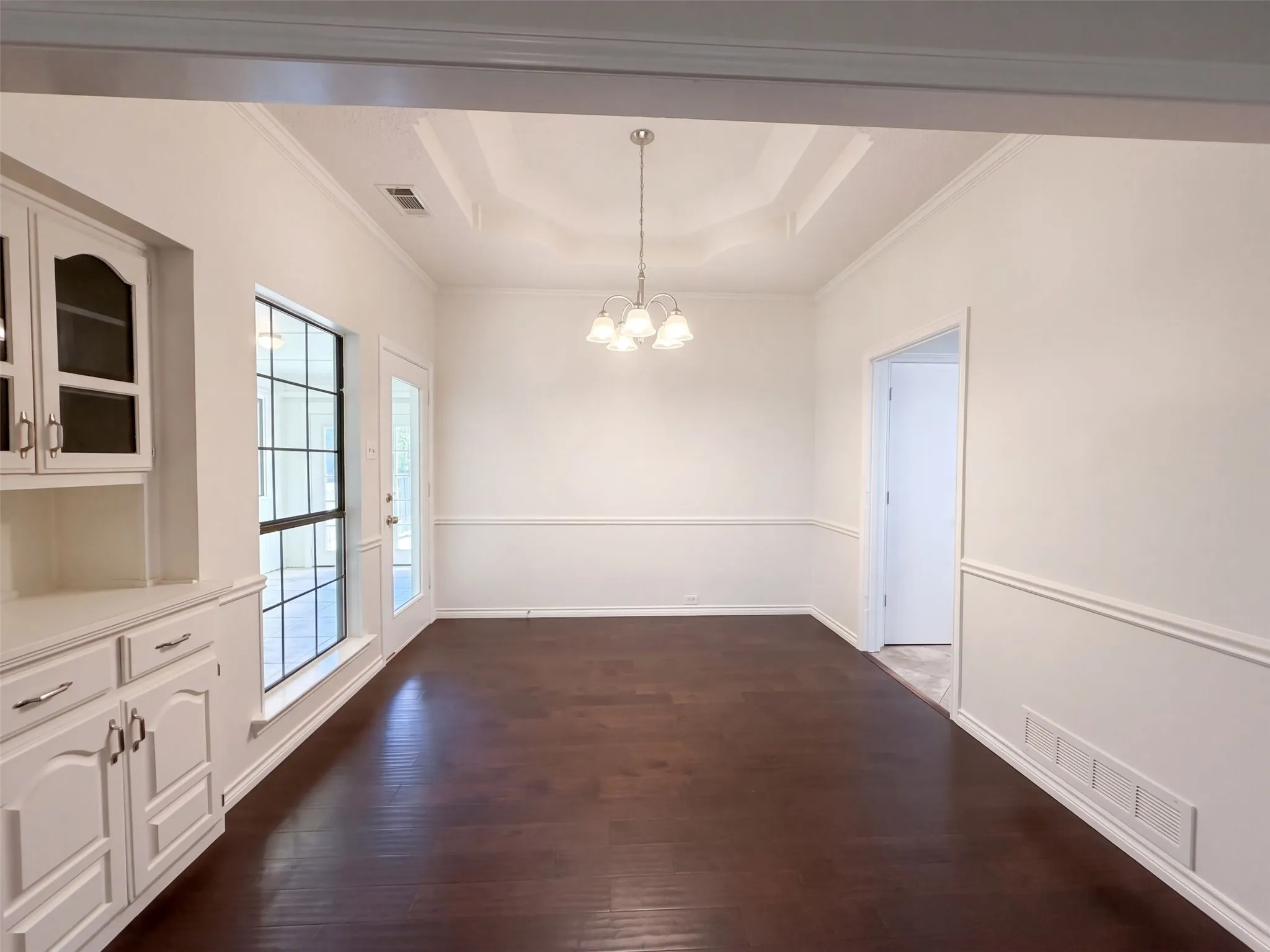 Single Family Residence For Sale in Ellis County , 133 Jason Drive, Red Oak, Texas 75154, 3 Bedroom, 2 Bathroom, 2 Garage spaces, 2,095 Sqft, built in 1987, mls#21407663, Real Estate Agent in Red Oak, Homes For Sale in Ellis county, Homes For Sale in Red Oak, Realtor in Red Oak Texas, Real Estate Brokerage Independent Realty Texas, Luminita Cordes Realtor