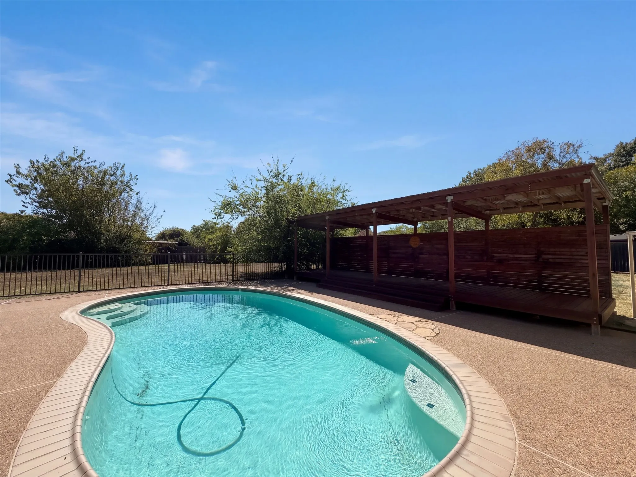 Single Family Residence For Sale in Ellis County , 133 Jason Drive, Red Oak, Texas 75154, 3 Bedroom, 2 Bathroom, 2 Garage spaces, 2,095 Sqft, built in 1987, mls#21407663, Real Estate Agent in Red Oak, Homes For Sale in Ellis county, Homes For Sale in Red Oak, Realtor in Red Oak Texas, Real Estate Brokerage Independent Realty Texas, Luminita Cordes Realtor