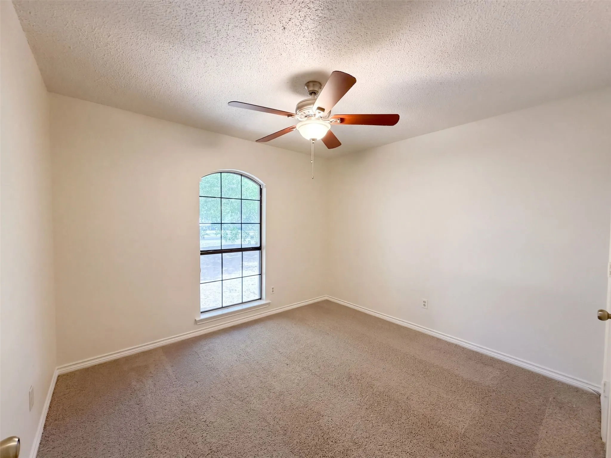 Single Family Residence For Sale in Ellis County , 133 Jason Drive, Red Oak, Texas 75154, 3 Bedroom, 2 Bathroom, 2 Garage spaces, 2,095 Sqft, built in 1987, mls#21407663, Real Estate Agent in Red Oak, Homes For Sale in Ellis county, Homes For Sale in Red Oak, Realtor in Red Oak Texas, Real Estate Brokerage Independent Realty Texas, Luminita Cordes Realtor