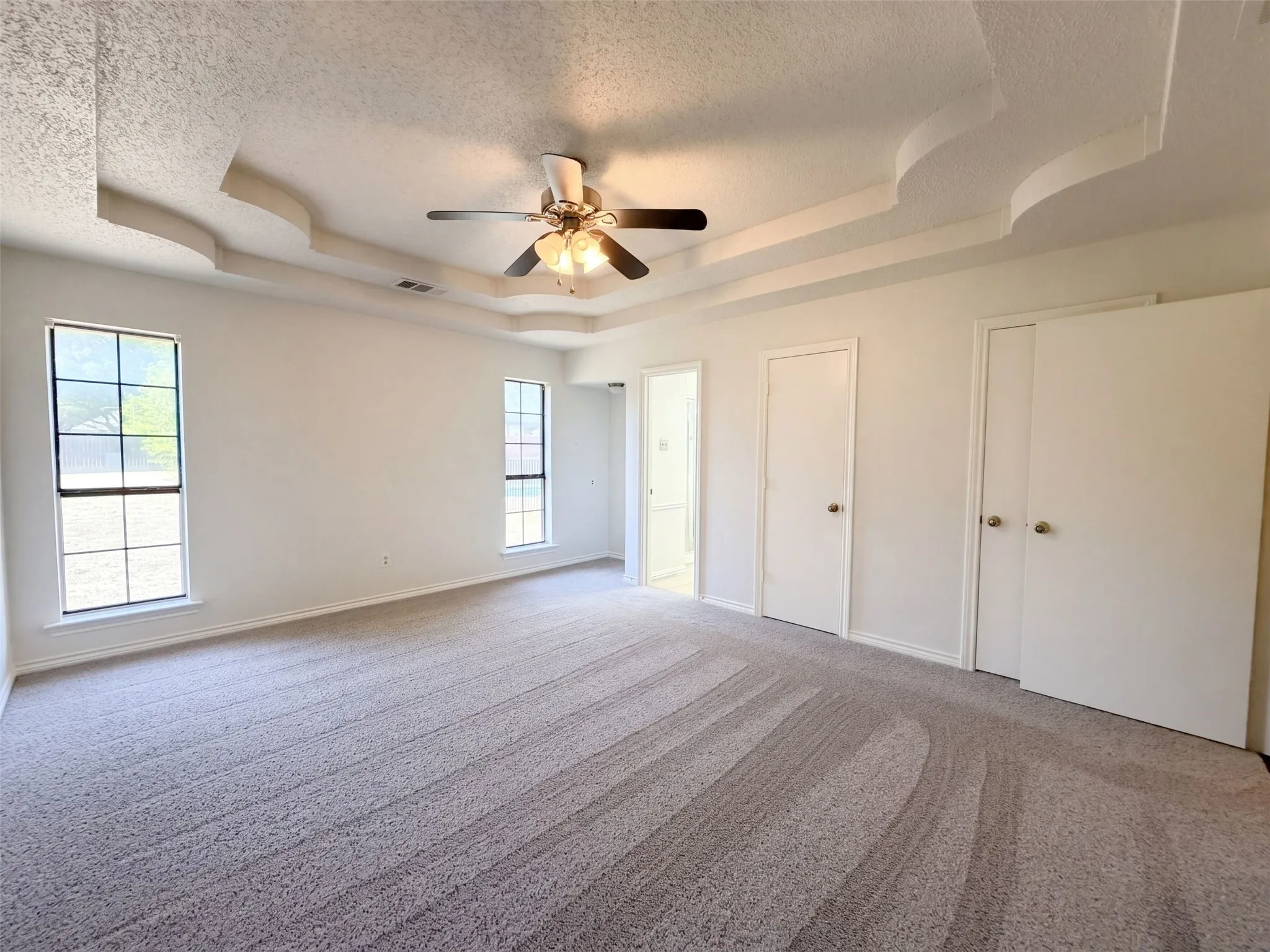 Single Family Residence For Sale in Ellis County , 133 Jason Drive, Red Oak, Texas 75154, 3 Bedroom, 2 Bathroom, 2 Garage spaces, 2,095 Sqft, built in 1987, mls#21407663, Real Estate Agent in Red Oak, Homes For Sale in Ellis county, Homes For Sale in Red Oak, Realtor in Red Oak Texas, Real Estate Brokerage Independent Realty Texas, Luminita Cordes Realtor