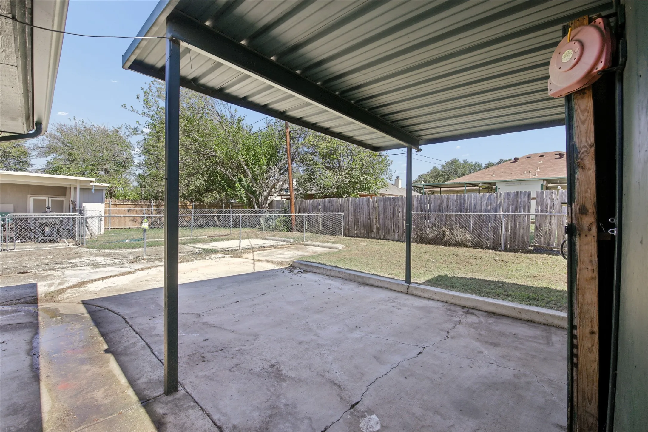 Single Family Residence For Sale in Tarrant County , 7726 Jennifer Lane, North Richland Hills, Texas 76182, 2 Bedroom, 2 Bathroom, Garage spaces, 1,077 Sqft, built in 1984, mls#21407618, Real Estate Agent in North Richland Hills, Homes For Sale in Tarrant county, Homes For Sale in North Richland Hills, Realtor in North Richland Hills Texas, Real Estate Brokerage Independent Realty Texas, Luminita Cordes Realtor