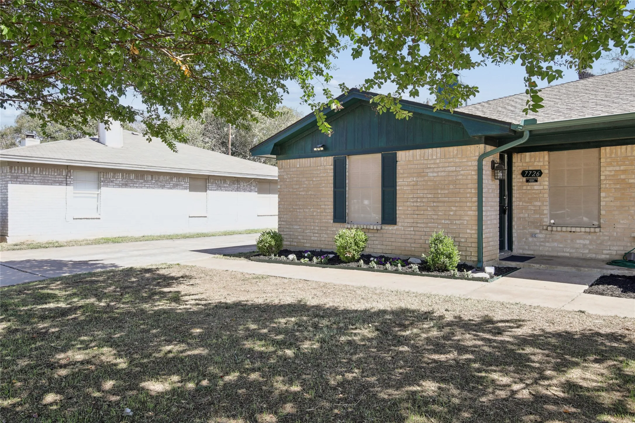 Single Family Residence For Sale in Tarrant County , 7726 Jennifer Lane, North Richland Hills, Texas 76182, 2 Bedroom, 2 Bathroom, Garage spaces, 1,077 Sqft, built in 1984, mls#21407618, Real Estate Agent in North Richland Hills, Homes For Sale in Tarrant county, Homes For Sale in North Richland Hills, Realtor in North Richland Hills Texas, Real Estate Brokerage Independent Realty Texas, Luminita Cordes Realtor