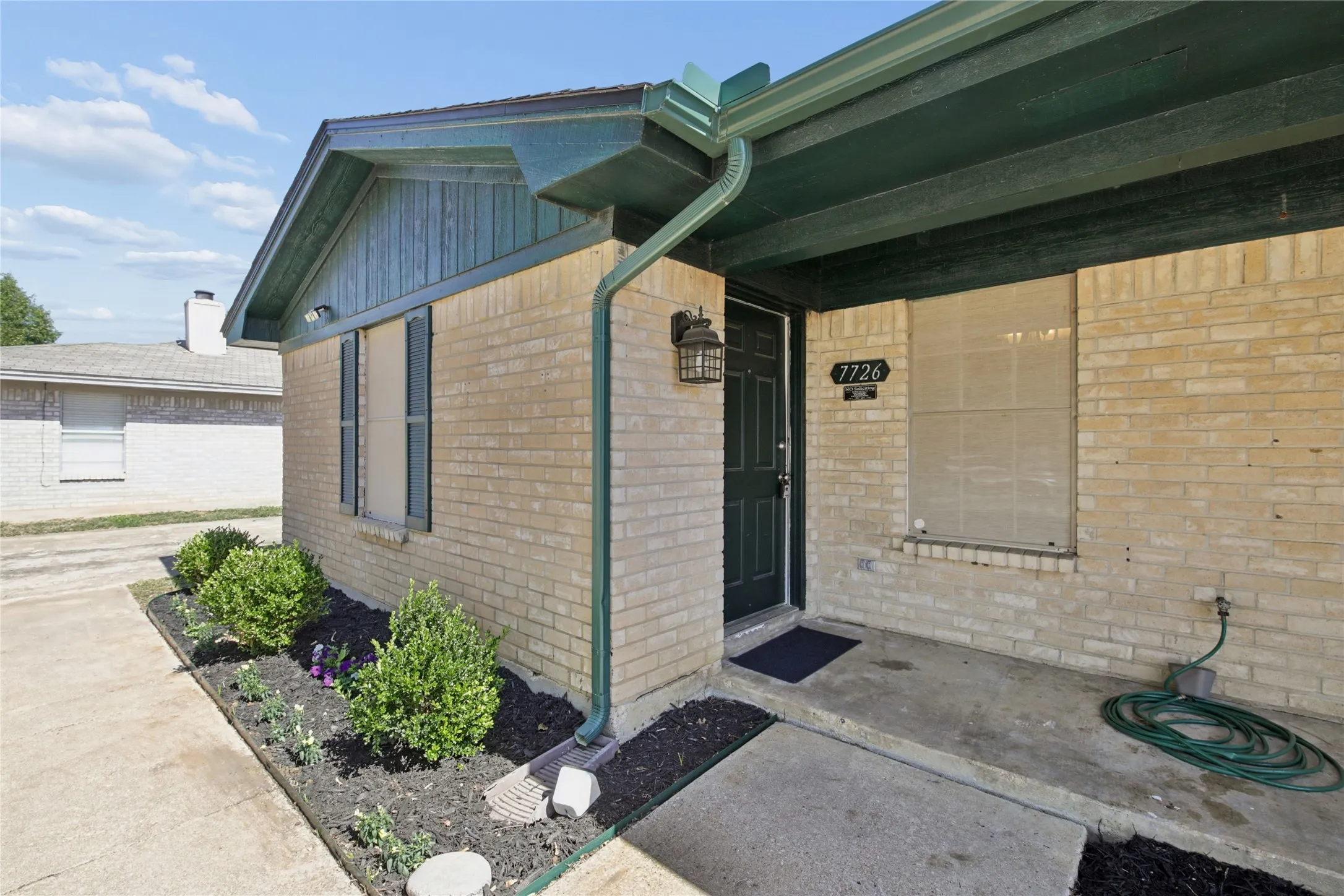 Single Family Residence For Sale in Tarrant County , 7726 Jennifer Lane, North Richland Hills, Texas 76182, 2 Bedroom, 2 Bathroom, Garage spaces, 1,077 Sqft, built in 1984, mls#21407618, Real Estate Agent in North Richland Hills, Homes For Sale in Tarrant county, Homes For Sale in North Richland Hills, Realtor in North Richland Hills Texas, Real Estate Brokerage Independent Realty Texas, Luminita Cordes Realtor