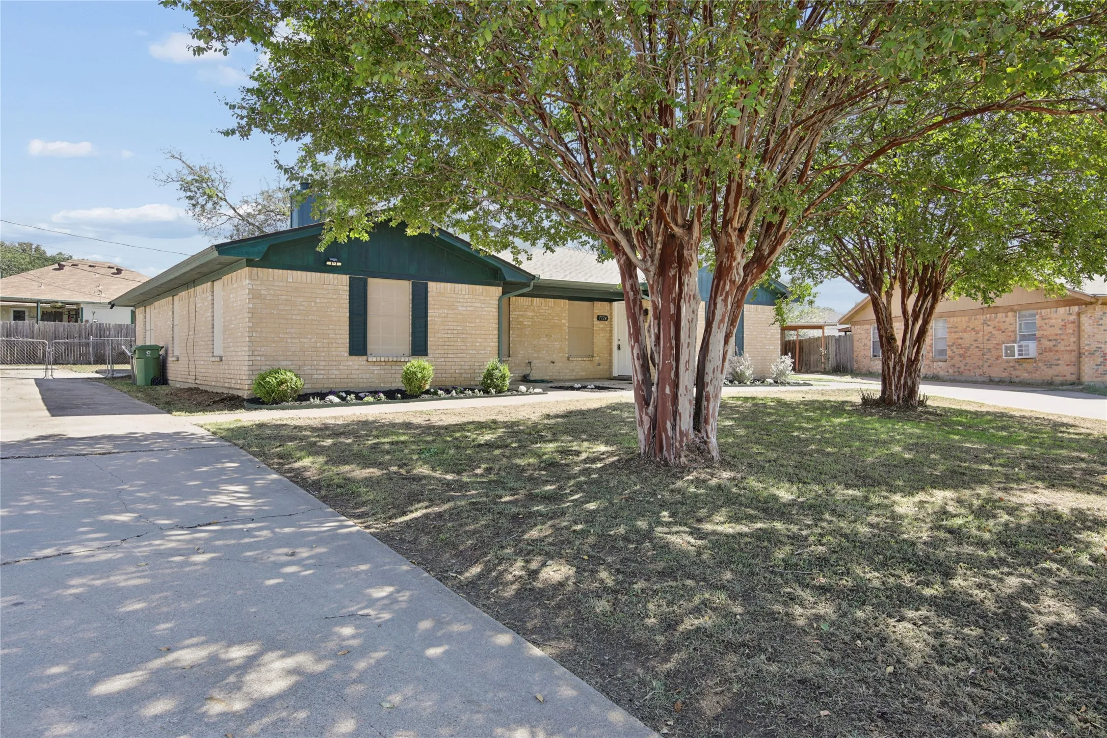 Single Family Residence For Sale in Tarrant County , 7726 Jennifer Lane, North Richland Hills, Texas 76182, 2 Bedroom, 2 Bathroom, Garage spaces, 1,077 Sqft, built in 1984, mls#21407618, Real Estate Agent in North Richland Hills, Homes For Sale in Tarrant county, Homes For Sale in North Richland Hills, Realtor in North Richland Hills Texas, Real Estate Brokerage Independent Realty Texas, Luminita Cordes Realtor