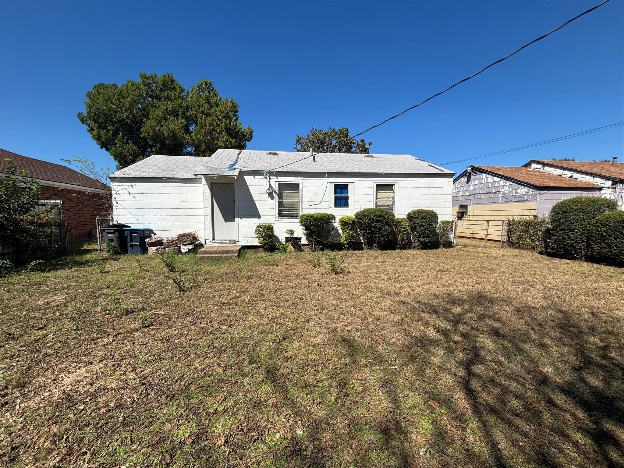 Single Family Residence For Sale in Tarrant County , 2436 Rattikin Road, Fort Worth, Texas 76105, 3 Bedroom, 1 Bathroom, Garage spaces, 1,008 Sqft, built in 1950, mls#21407674, Real Estate Agent in Fort Worth, Homes For Sale in Tarrant county, Homes For Sale in Fort Worth, Realtor in Fort Worth Texas, Real Estate Brokerage Independent Realty Texas, Luminita Cordes Realtor