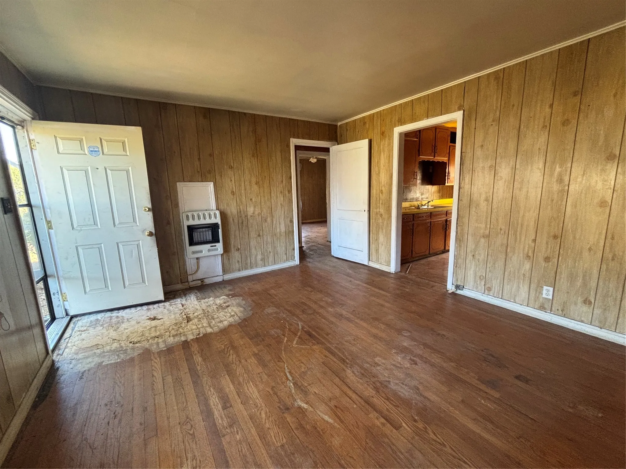 Single Family Residence For Sale in Tarrant County , 2436 Rattikin Road, Fort Worth, Texas 76105, 3 Bedroom, 1 Bathroom, Garage spaces, 1,008 Sqft, built in 1950, mls#21407674, Real Estate Agent in Fort Worth, Homes For Sale in Tarrant county, Homes For Sale in Fort Worth, Realtor in Fort Worth Texas, Real Estate Brokerage Independent Realty Texas, Luminita Cordes Realtor