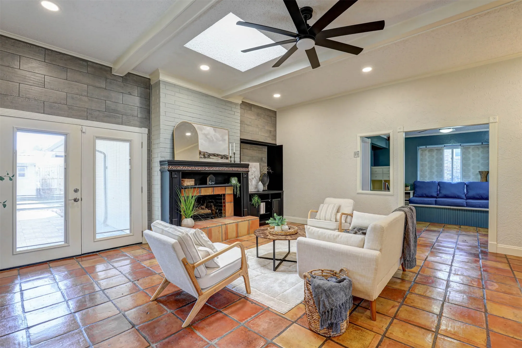 Single Family Residence For Sale in Denton County , 1910 Middle Glen Drive, Carrollton, Texas 75007, 4 Bedroom, 2 Bathroom, 2 Garage spaces, 2,135 Sqft, built in 1984, mls#21405533, Real Estate Agent in Carrollton, Homes For Sale in Denton county, Homes For Sale in Carrollton, Realtor in Carrollton Texas, Real Estate Brokerage Independent Realty Texas, Luminita Cordes Realtor