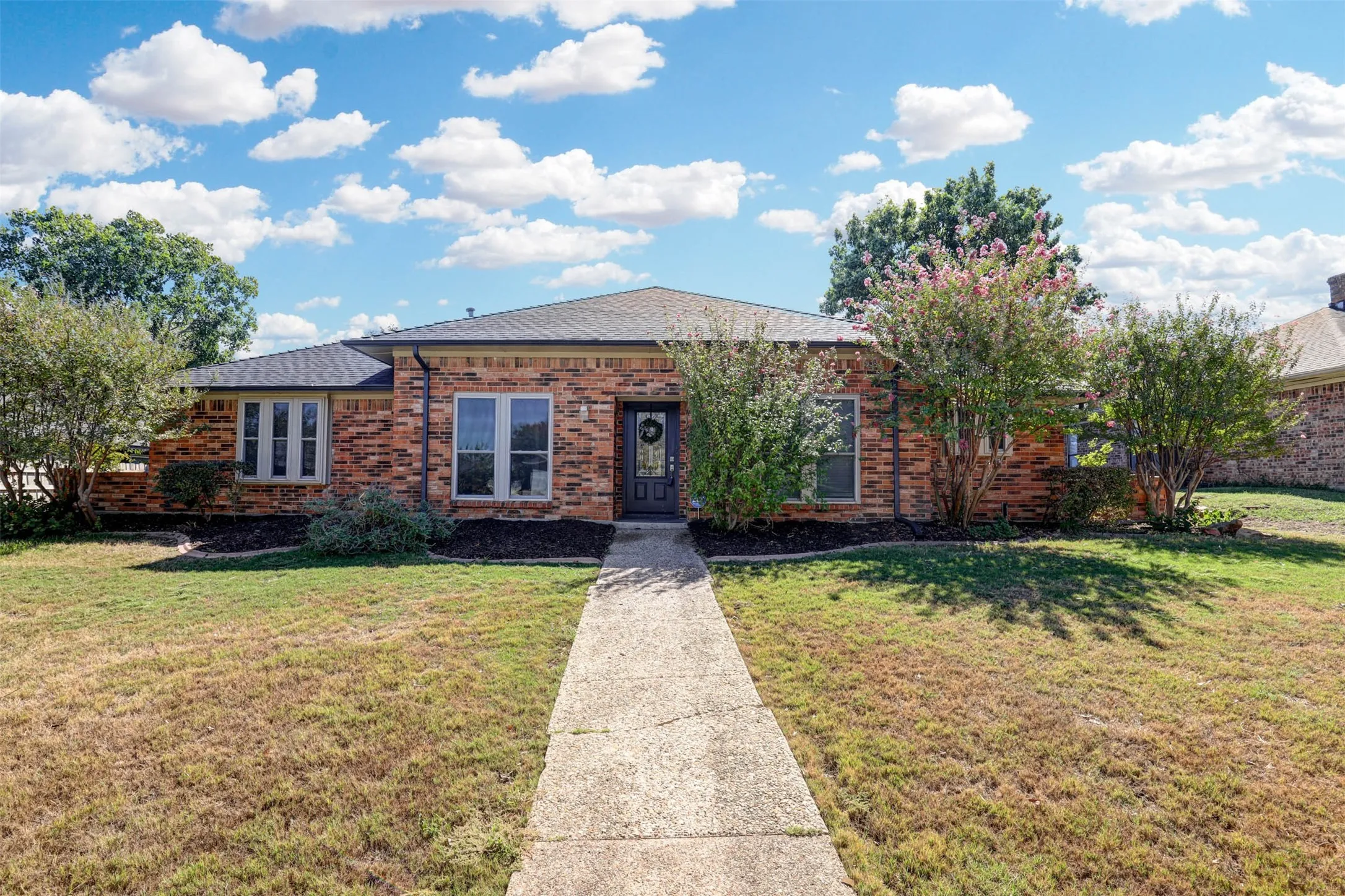 Single Family Residence For Sale in Denton County , 1910 Middle Glen Drive, Carrollton, Texas 75007, 4 Bedroom, 2 Bathroom, 2 Garage spaces, 2,135 Sqft, built in 1984, mls#21405533, Real Estate Agent in Carrollton, Homes For Sale in Denton county, Homes For Sale in Carrollton, Realtor in Carrollton Texas, Real Estate Brokerage Independent Realty Texas, Luminita Cordes Realtor