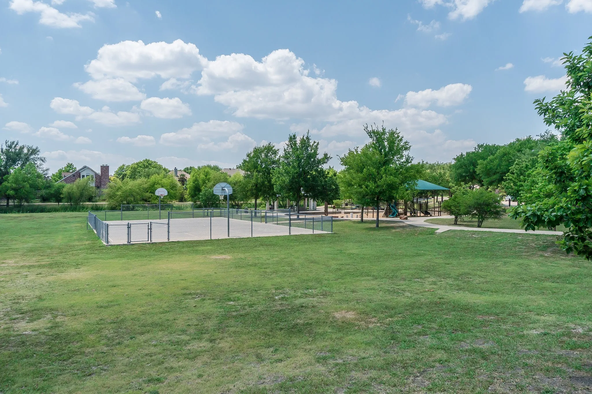 Single Family Residence For Sale in Collin County , 313 Mimosa Drive, Murphy, Texas 75094, 3 Bedroom, 2 Bathroom, 2 Garage spaces, 2,536 Sqft, built in 2000, mls#21406366, Real Estate Agent in Murphy, Homes For Sale in Collin county, Homes For Sale in Murphy, Realtor in Murphy Texas, Real Estate Brokerage Independent Realty Texas, Luminita Cordes Realtor