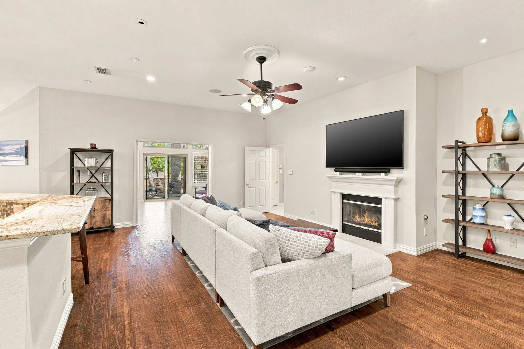 Single Family Residence For Sale in Collin County , 313 Mimosa Drive, Murphy, Texas 75094, 3 Bedroom, 2 Bathroom, 2 Garage spaces, 2,536 Sqft, built in 2000, mls#21406366, Real Estate Agent in Murphy, Homes For Sale in Collin county, Homes For Sale in Murphy, Realtor in Murphy Texas, Real Estate Brokerage Independent Realty Texas, Luminita Cordes Realtor
