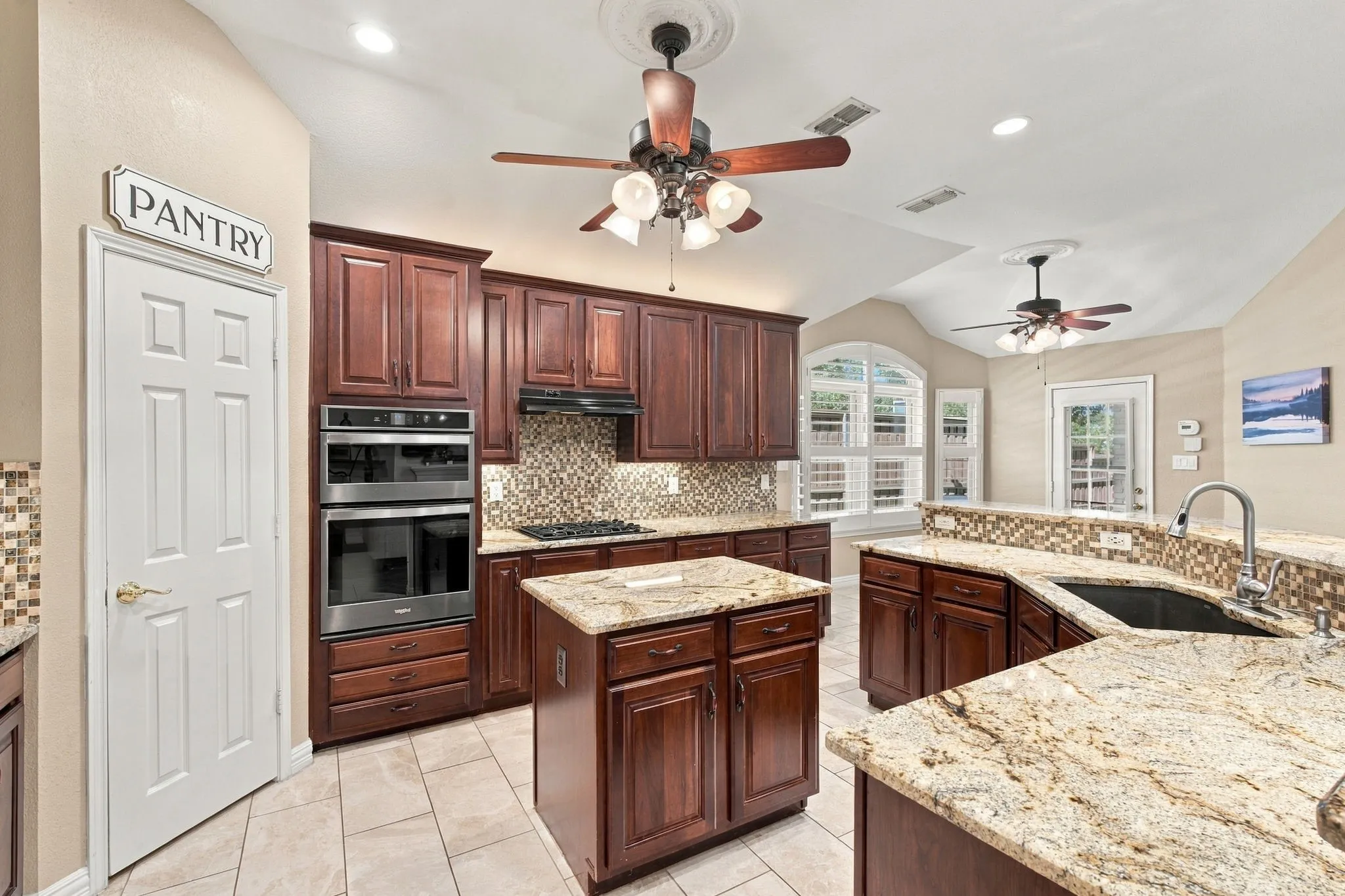 Single Family Residence For Sale in Collin County , 313 Mimosa Drive, Murphy, Texas 75094, 3 Bedroom, 2 Bathroom, 2 Garage spaces, 2,536 Sqft, built in 2000, mls#21406366, Real Estate Agent in Murphy, Homes For Sale in Collin county, Homes For Sale in Murphy, Realtor in Murphy Texas, Real Estate Brokerage Independent Realty Texas, Luminita Cordes Realtor