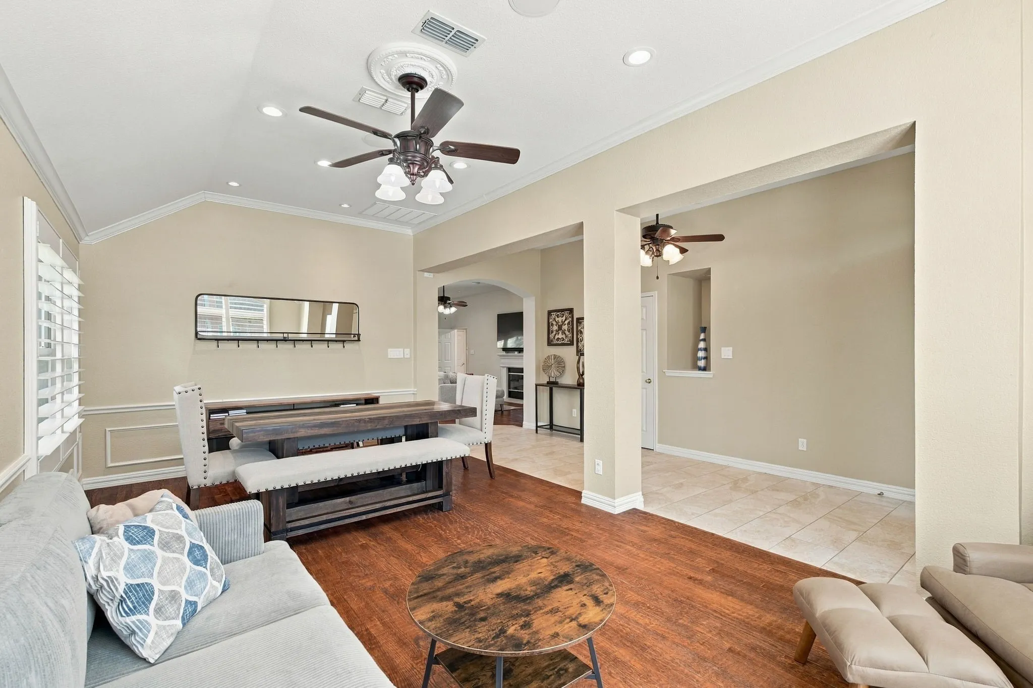 Single Family Residence For Sale in Collin County , 313 Mimosa Drive, Murphy, Texas 75094, 3 Bedroom, 2 Bathroom, 2 Garage spaces, 2,536 Sqft, built in 2000, mls#21406366, Real Estate Agent in Murphy, Homes For Sale in Collin county, Homes For Sale in Murphy, Realtor in Murphy Texas, Real Estate Brokerage Independent Realty Texas, Luminita Cordes Realtor