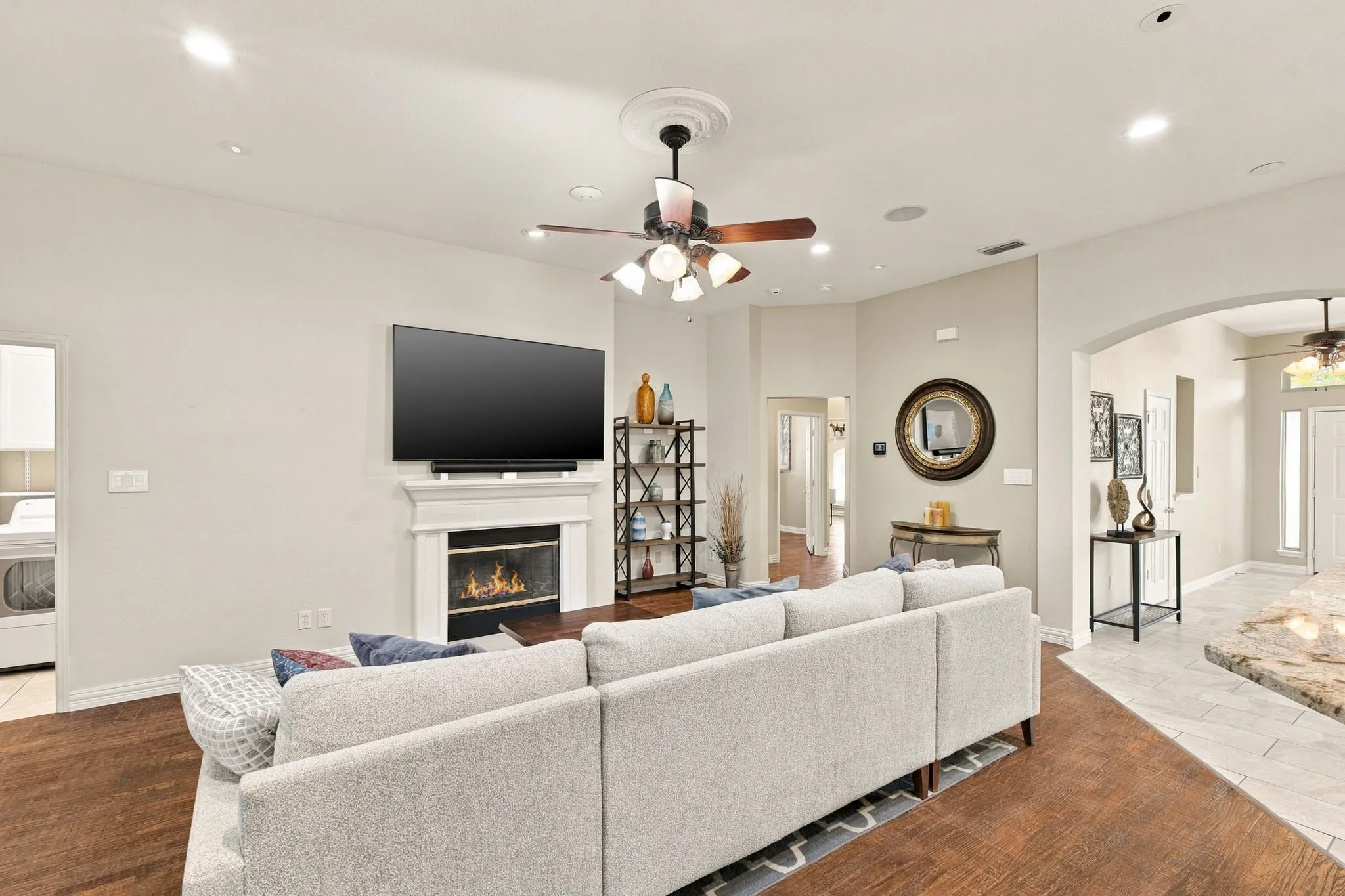Single Family Residence For Sale in Collin County , 313 Mimosa Drive, Murphy, Texas 75094, 3 Bedroom, 2 Bathroom, 2 Garage spaces, 2,536 Sqft, built in 2000, mls#21406366, Real Estate Agent in Murphy, Homes For Sale in Collin county, Homes For Sale in Murphy, Realtor in Murphy Texas, Real Estate Brokerage Independent Realty Texas, Luminita Cordes Realtor