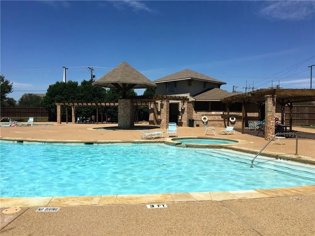Single Family Residence For Sale in Collin County , 313 Mimosa Drive, Murphy, Texas 75094, 3 Bedroom, 2 Bathroom, 2 Garage spaces, 2,536 Sqft, built in 2000, mls#21406366, Real Estate Agent in Murphy, Homes For Sale in Collin county, Homes For Sale in Murphy, Realtor in Murphy Texas, Real Estate Brokerage Independent Realty Texas, Luminita Cordes Realtor