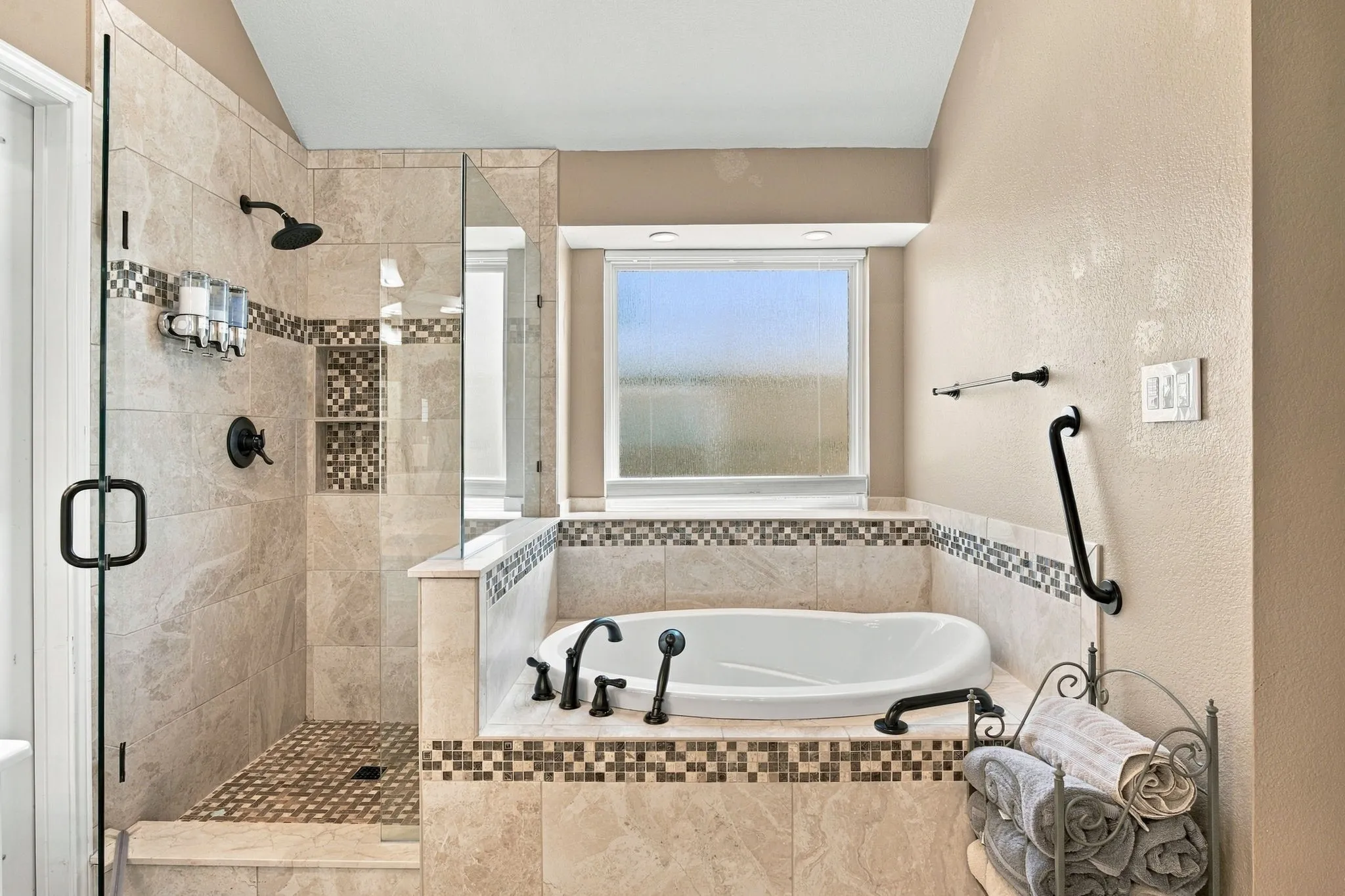 Single Family Residence For Sale in Collin County , 313 Mimosa Drive, Murphy, Texas 75094, 3 Bedroom, 2 Bathroom, 2 Garage spaces, 2,536 Sqft, built in 2000, mls#21406366, Real Estate Agent in Murphy, Homes For Sale in Collin county, Homes For Sale in Murphy, Realtor in Murphy Texas, Real Estate Brokerage Independent Realty Texas, Luminita Cordes Realtor