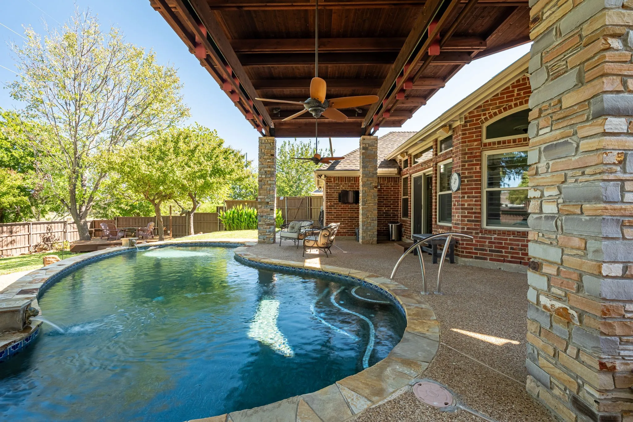 Single Family Residence For Sale in Collin County , 313 Mimosa Drive, Murphy, Texas 75094, 3 Bedroom, 2 Bathroom, 2 Garage spaces, 2,536 Sqft, built in 2000, mls#21406366, Real Estate Agent in Murphy, Homes For Sale in Collin county, Homes For Sale in Murphy, Realtor in Murphy Texas, Real Estate Brokerage Independent Realty Texas, Luminita Cordes Realtor