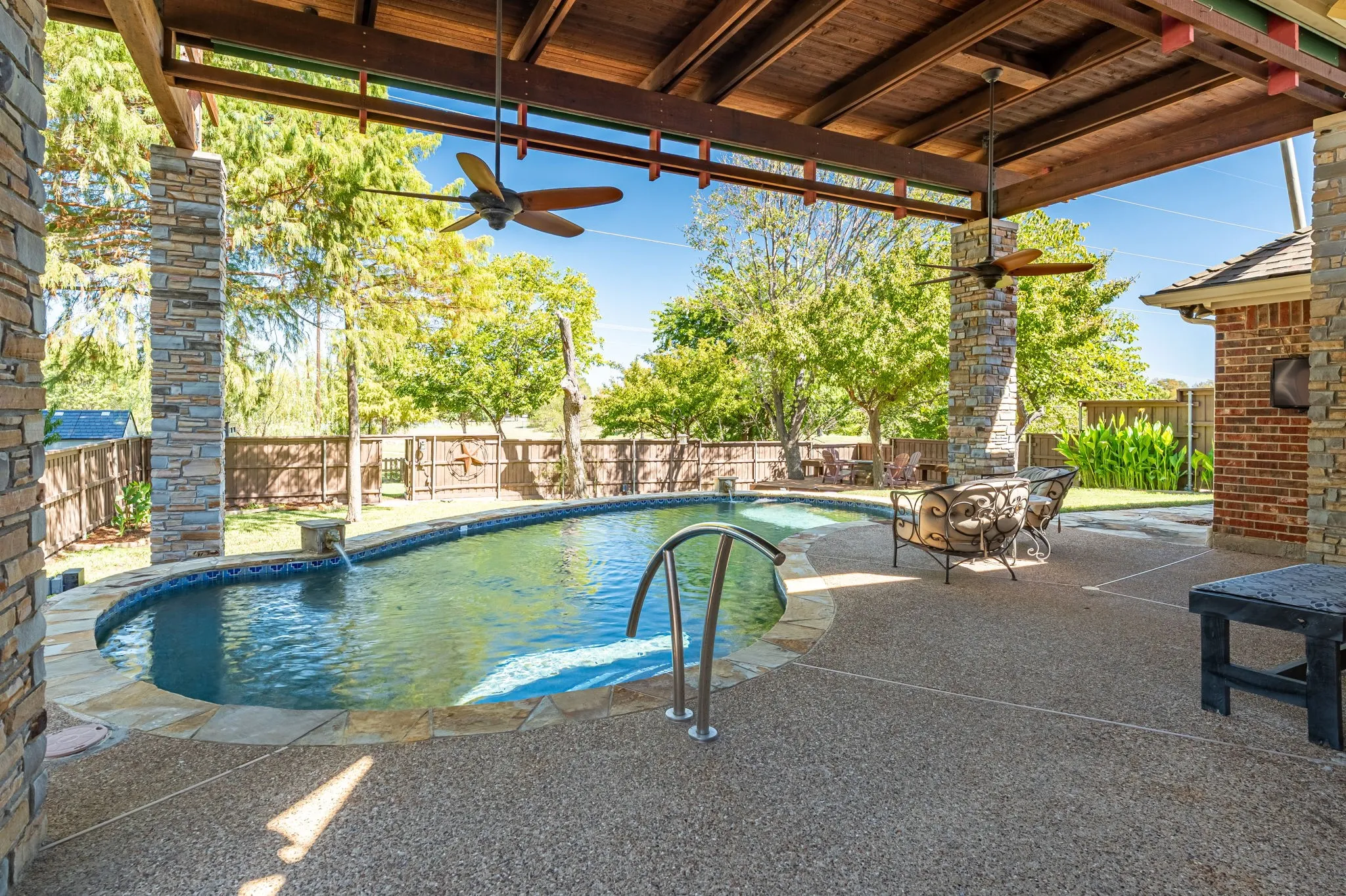 Single Family Residence For Sale in Collin County , 313 Mimosa Drive, Murphy, Texas 75094, 3 Bedroom, 2 Bathroom, 2 Garage spaces, 2,536 Sqft, built in 2000, mls#21406366, Real Estate Agent in Murphy, Homes For Sale in Collin county, Homes For Sale in Murphy, Realtor in Murphy Texas, Real Estate Brokerage Independent Realty Texas, Luminita Cordes Realtor