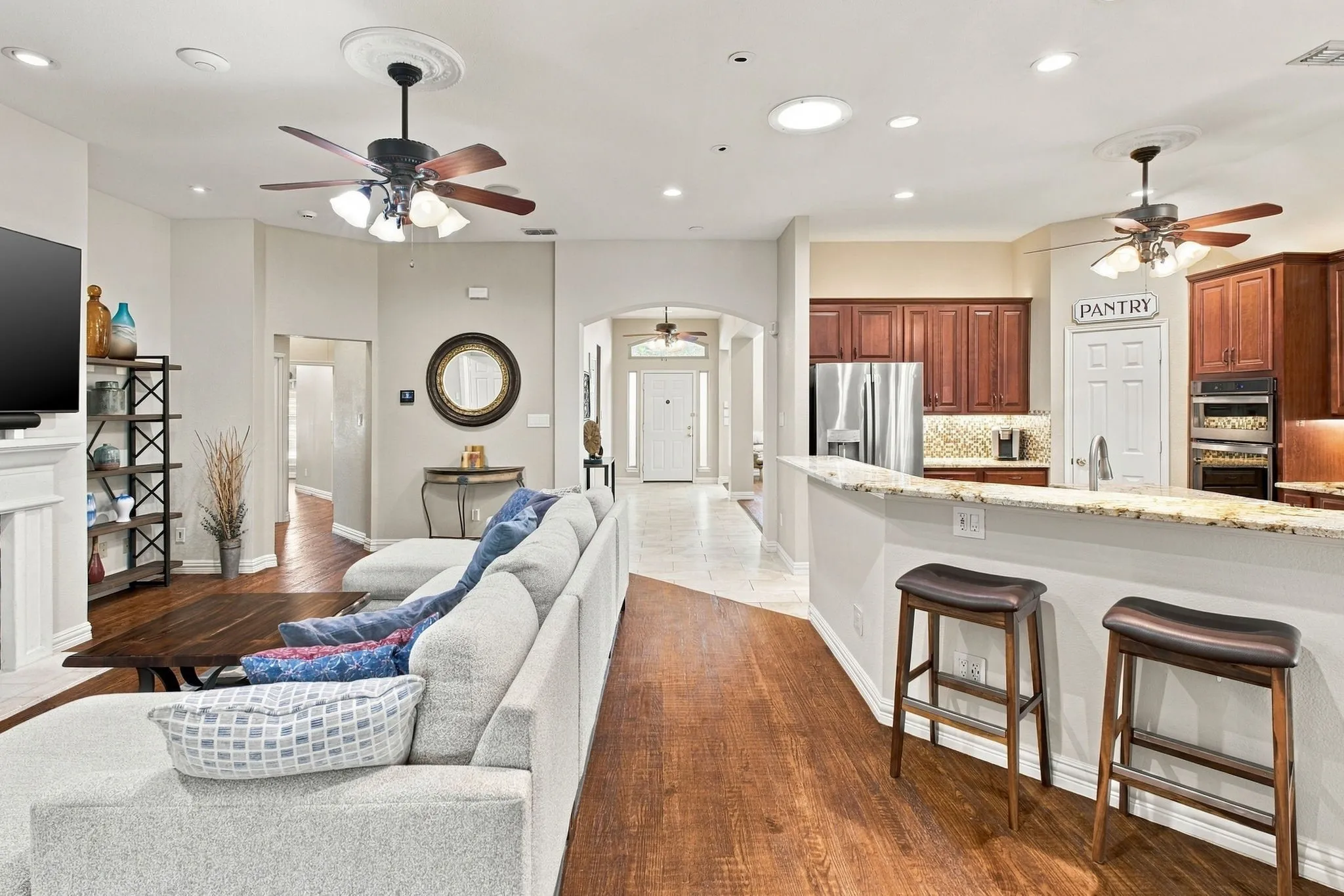 Single Family Residence For Sale in Collin County , 313 Mimosa Drive, Murphy, Texas 75094, 3 Bedroom, 2 Bathroom, 2 Garage spaces, 2,536 Sqft, built in 2000, mls#21406366, Real Estate Agent in Murphy, Homes For Sale in Collin county, Homes For Sale in Murphy, Realtor in Murphy Texas, Real Estate Brokerage Independent Realty Texas, Luminita Cordes Realtor