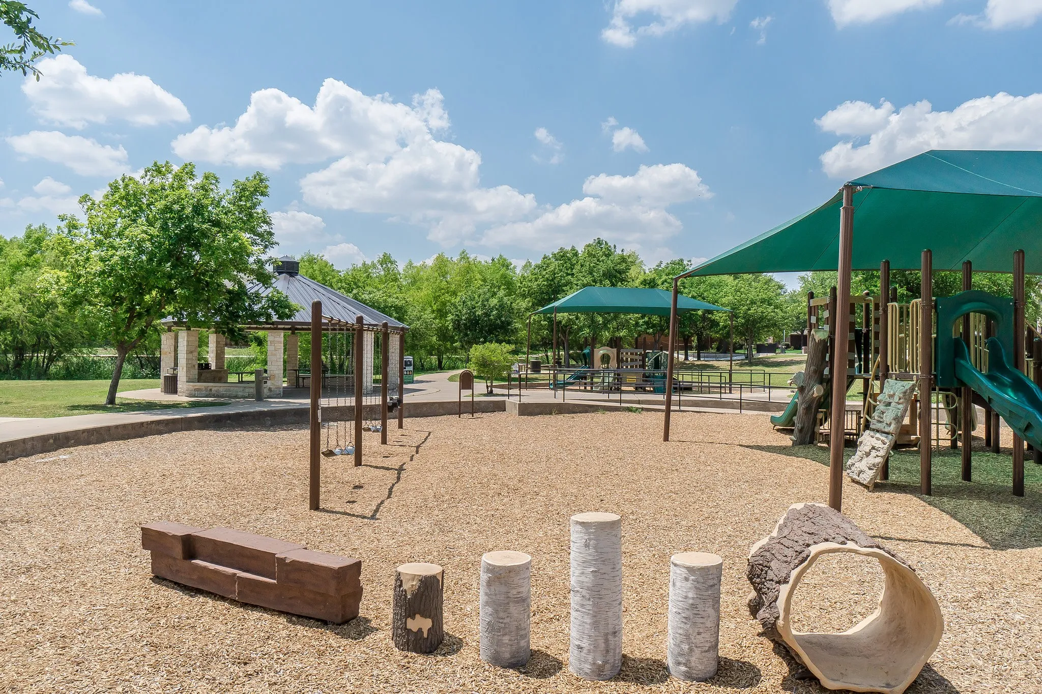 Single Family Residence For Sale in Collin County , 313 Mimosa Drive, Murphy, Texas 75094, 3 Bedroom, 2 Bathroom, 2 Garage spaces, 2,536 Sqft, built in 2000, mls#21406366, Real Estate Agent in Murphy, Homes For Sale in Collin county, Homes For Sale in Murphy, Realtor in Murphy Texas, Real Estate Brokerage Independent Realty Texas, Luminita Cordes Realtor