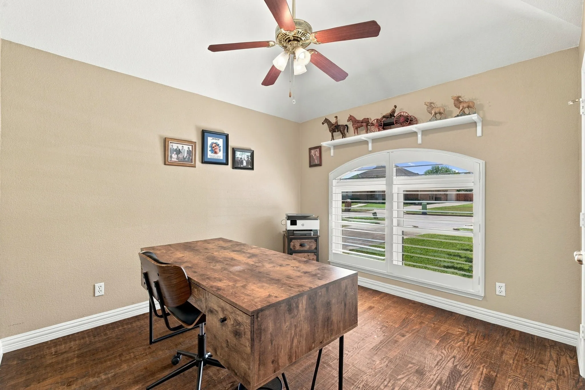 Single Family Residence For Sale in Collin County , 313 Mimosa Drive, Murphy, Texas 75094, 3 Bedroom, 2 Bathroom, 2 Garage spaces, 2,536 Sqft, built in 2000, mls#21406366, Real Estate Agent in Murphy, Homes For Sale in Collin county, Homes For Sale in Murphy, Realtor in Murphy Texas, Real Estate Brokerage Independent Realty Texas, Luminita Cordes Realtor