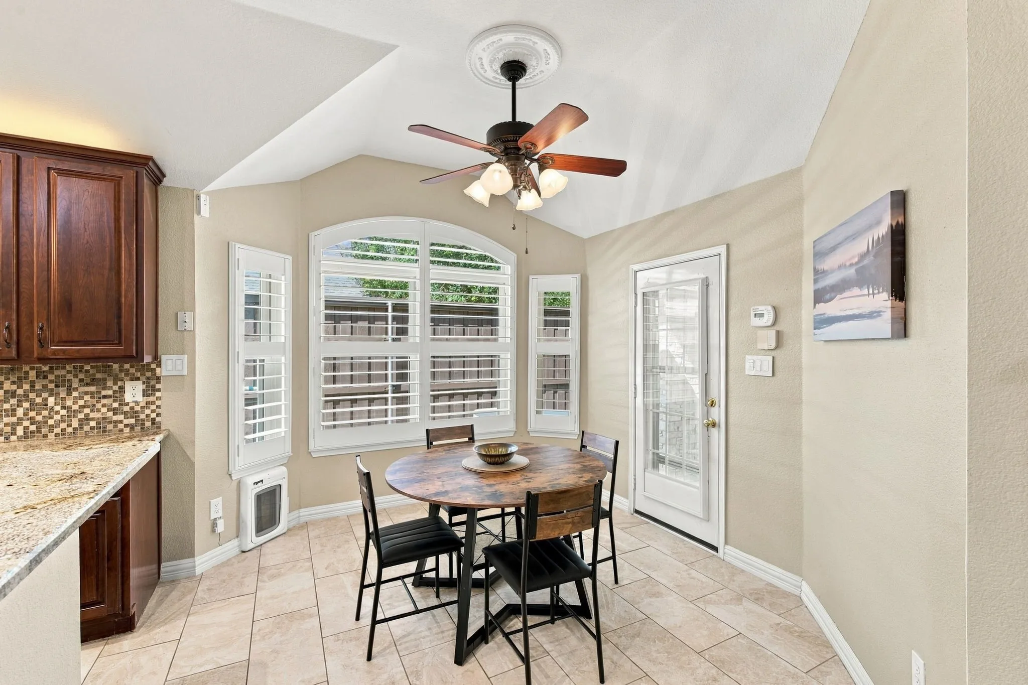 Single Family Residence For Sale in Collin County , 313 Mimosa Drive, Murphy, Texas 75094, 3 Bedroom, 2 Bathroom, 2 Garage spaces, 2,536 Sqft, built in 2000, mls#21406366, Real Estate Agent in Murphy, Homes For Sale in Collin county, Homes For Sale in Murphy, Realtor in Murphy Texas, Real Estate Brokerage Independent Realty Texas, Luminita Cordes Realtor