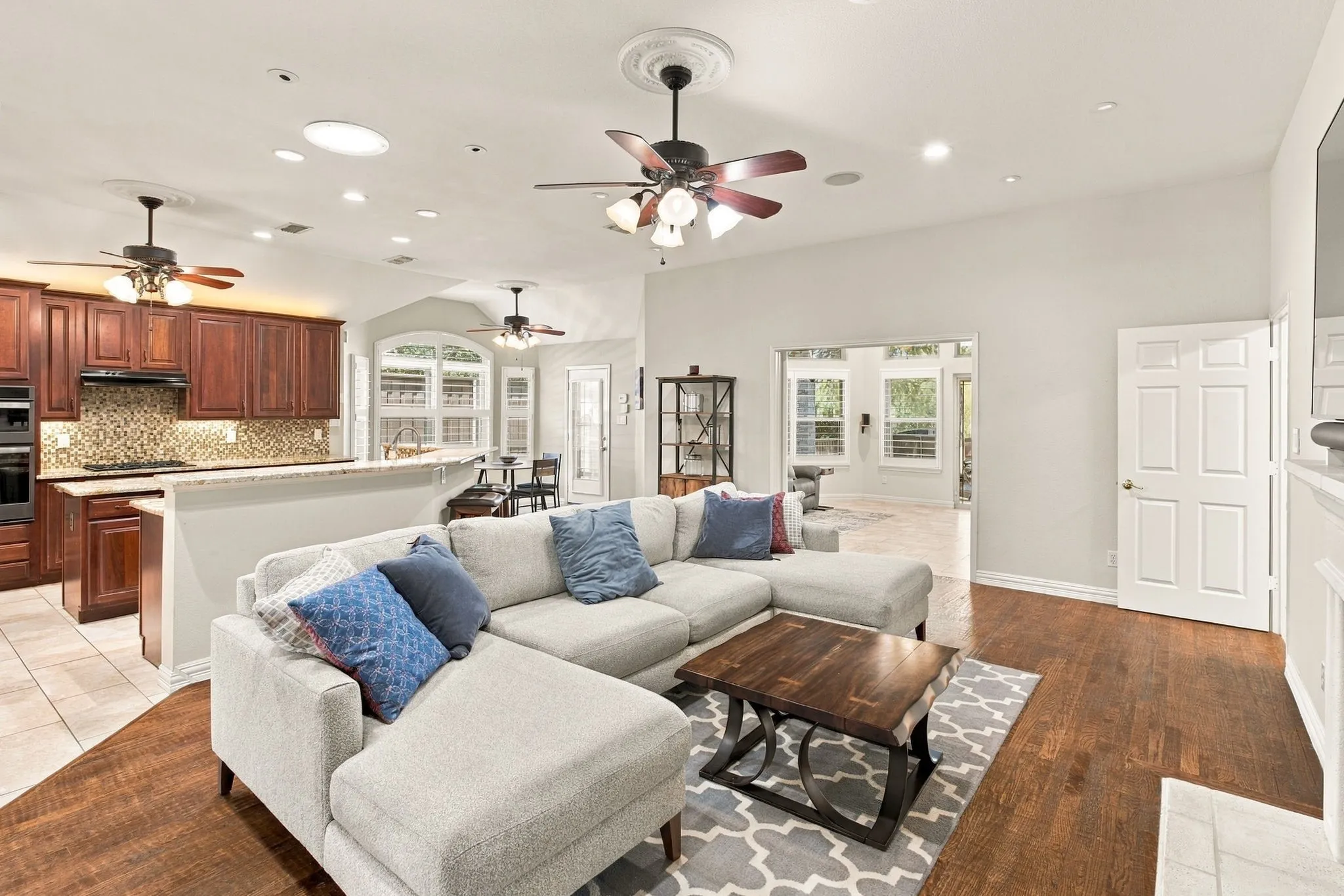 Single Family Residence For Sale in Collin County , 313 Mimosa Drive, Murphy, Texas 75094, 3 Bedroom, 2 Bathroom, 2 Garage spaces, 2,536 Sqft, built in 2000, mls#21406366, Real Estate Agent in Murphy, Homes For Sale in Collin county, Homes For Sale in Murphy, Realtor in Murphy Texas, Real Estate Brokerage Independent Realty Texas, Luminita Cordes Realtor