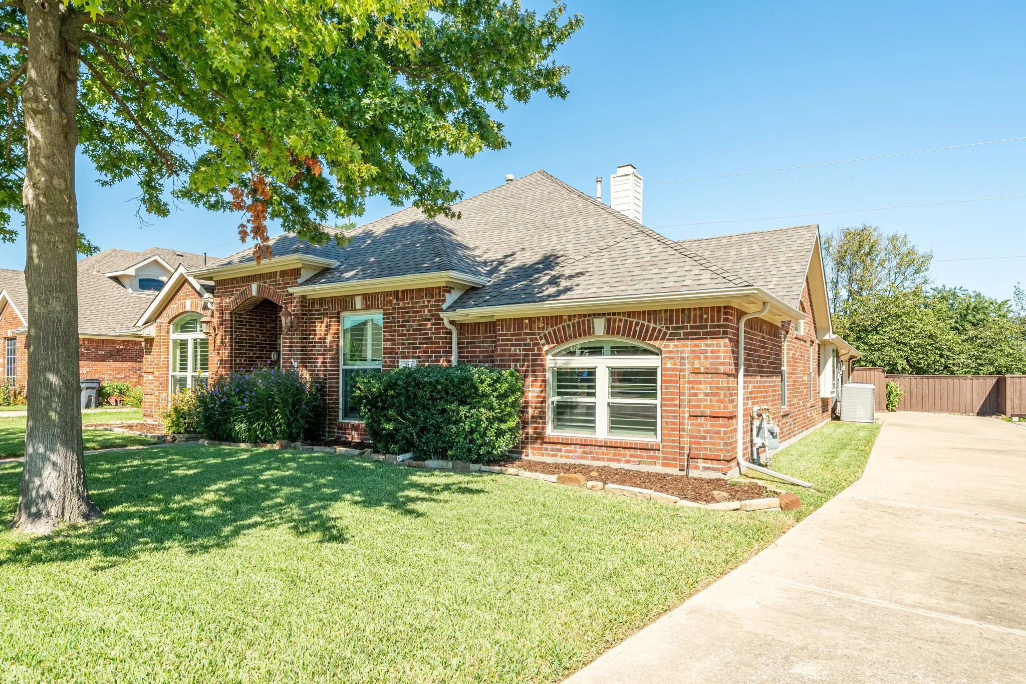Single Family Residence For Sale in Collin County , 313 Mimosa Drive, Murphy, Texas 75094, 3 Bedroom, 2 Bathroom, 2 Garage spaces, 2,536 Sqft, built in 2000, mls#21406366, Real Estate Agent in Murphy, Homes For Sale in Collin county, Homes For Sale in Murphy, Realtor in Murphy Texas, Real Estate Brokerage Independent Realty Texas, Luminita Cordes Realtor