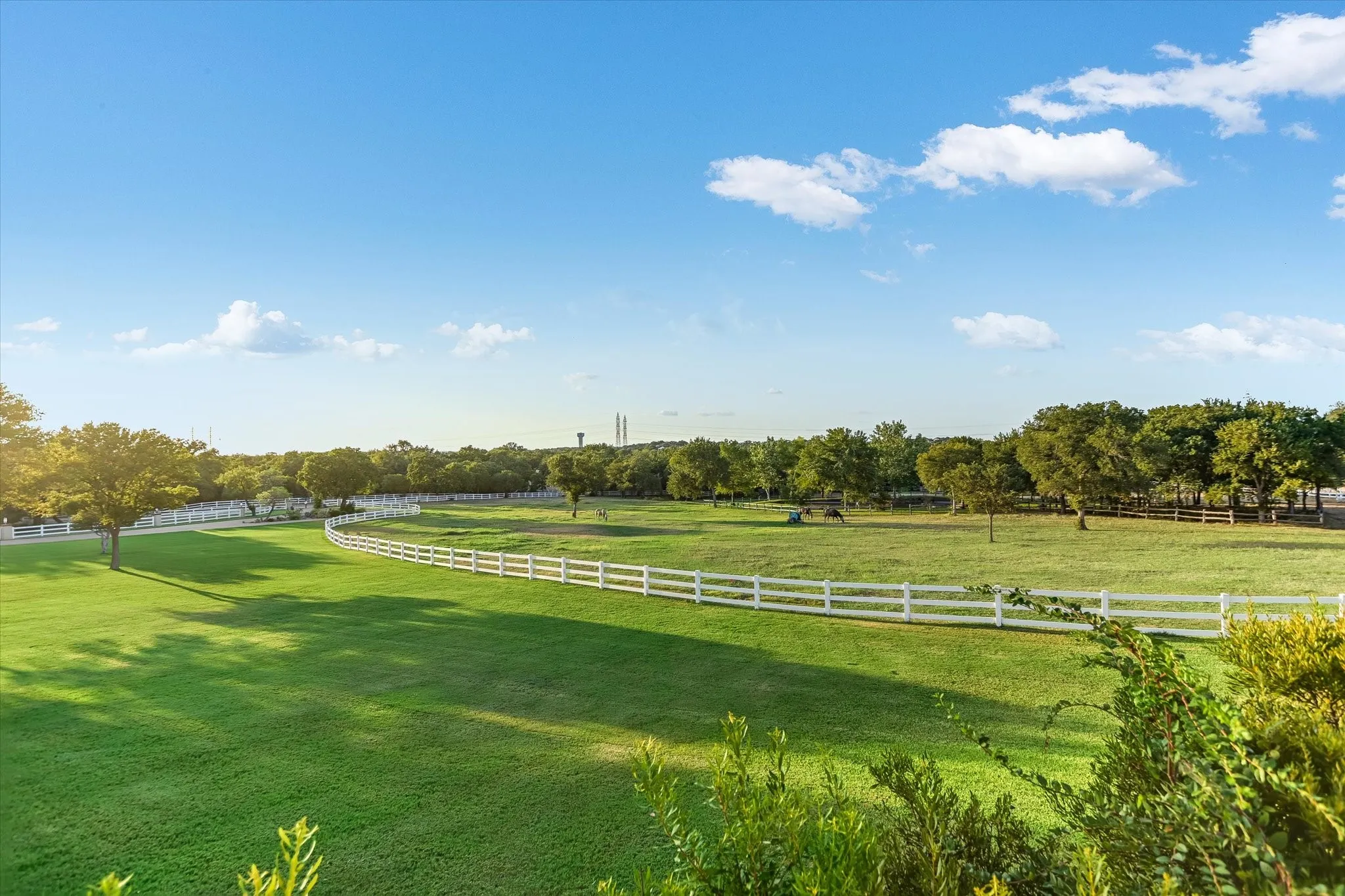 Single Family Residence For Sale in Llano County , 409 Haney Trace, Horseshoe Bay, Texas 78657, 5 Bedroom, 8 Bathroom, 7 Garage spaces, 7,000 Sqft, built in 2000, mls#21407604, Real Estate Agent in Horseshoe Bay, Homes For Sale in Llano county, Homes For Sale in Horseshoe Bay, Realtor in Horseshoe Bay Texas, Real Estate Brokerage Independent Realty Texas, Luminita Cordes Realtor