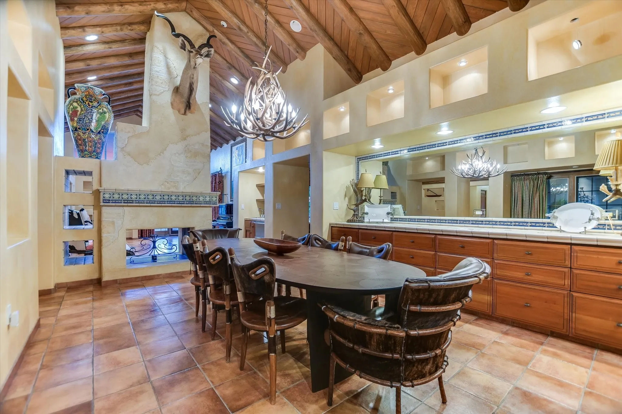 Single Family Residence For Sale in Llano County , 409 Haney Trace, Horseshoe Bay, Texas 78657, 5 Bedroom, 8 Bathroom, 7 Garage spaces, 7,000 Sqft, built in 2000, mls#21407604, Real Estate Agent in Horseshoe Bay, Homes For Sale in Llano county, Homes For Sale in Horseshoe Bay, Realtor in Horseshoe Bay Texas, Real Estate Brokerage Independent Realty Texas, Luminita Cordes Realtor