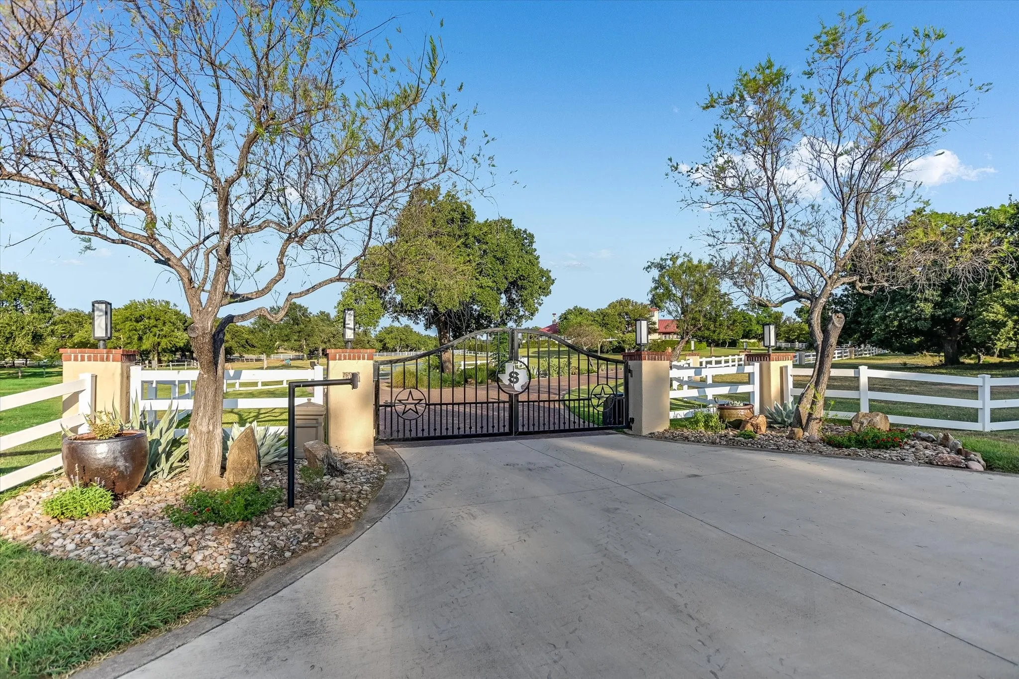 Single Family Residence For Sale in Llano County , 409 Haney Trace, Horseshoe Bay, Texas 78657, 5 Bedroom, 8 Bathroom, 7 Garage spaces, 7,000 Sqft, built in 2000, mls#21407604, Real Estate Agent in Horseshoe Bay, Homes For Sale in Llano county, Homes For Sale in Horseshoe Bay, Realtor in Horseshoe Bay Texas, Real Estate Brokerage Independent Realty Texas, Luminita Cordes Realtor