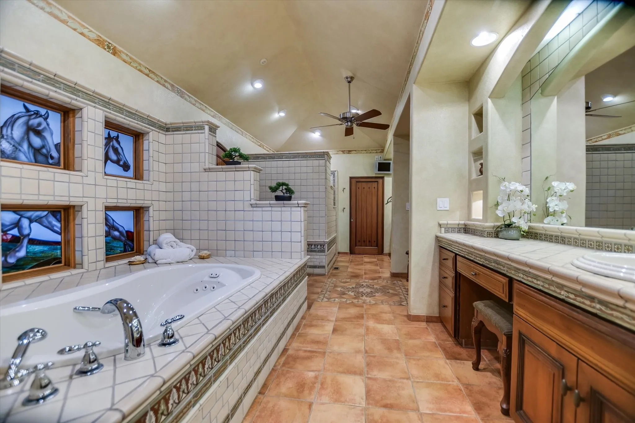 Single Family Residence For Sale in Llano County , 409 Haney Trace, Horseshoe Bay, Texas 78657, 5 Bedroom, 8 Bathroom, 7 Garage spaces, 7,000 Sqft, built in 2000, mls#21407604, Real Estate Agent in Horseshoe Bay, Homes For Sale in Llano county, Homes For Sale in Horseshoe Bay, Realtor in Horseshoe Bay Texas, Real Estate Brokerage Independent Realty Texas, Luminita Cordes Realtor
