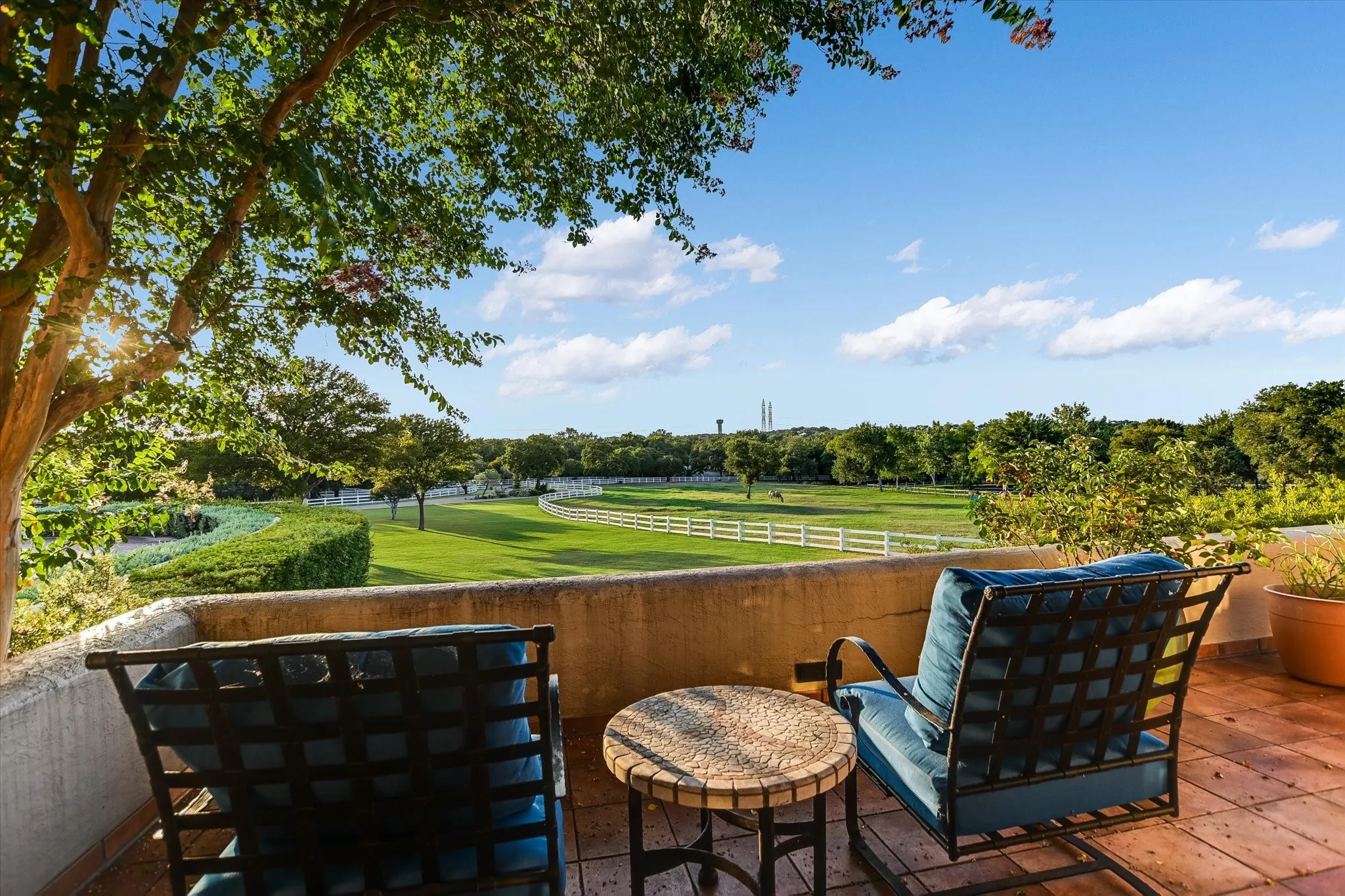 Single Family Residence For Sale in Llano County , 409 Haney Trace, Horseshoe Bay, Texas 78657, 5 Bedroom, 8 Bathroom, 7 Garage spaces, 7,000 Sqft, built in 2000, mls#21407604, Real Estate Agent in Horseshoe Bay, Homes For Sale in Llano county, Homes For Sale in Horseshoe Bay, Realtor in Horseshoe Bay Texas, Real Estate Brokerage Independent Realty Texas, Luminita Cordes Realtor