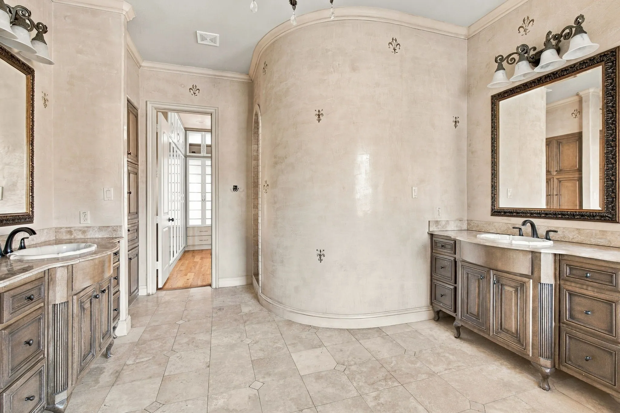 Single Family Residence For Sale in Denton County , 6649 Canyon Oaks Circle, Plano, Texas 75024, 4 Bedroom, 5 Bathroom, 3 Garage spaces, 4,626 Sqft, built in 2003, mls#21406442, Real Estate Agent in Plano, Homes For Sale in Denton county, Homes For Sale in Plano, Realtor in Plano Texas, Real Estate Brokerage Independent Realty Texas, Luminita Cordes Realtor