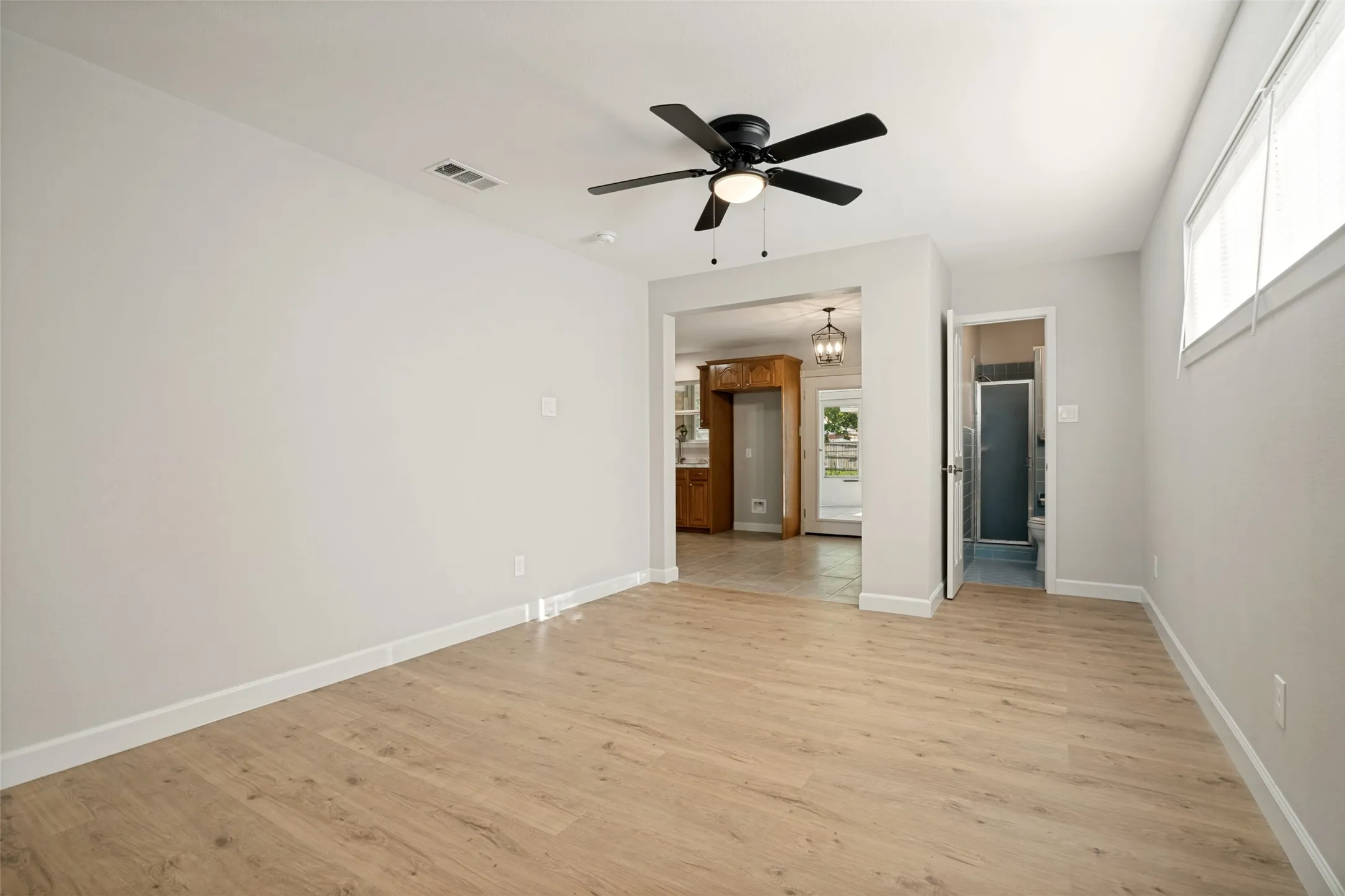 Single Family Residence For Sale in Dallas County , 110 W Marguerita Drive, Garland, Texas 75040, 3 Bedroom, 2 Bathroom, 2 Garage spaces, 1,340 Sqft, built in 1955, mls#21407670, Real Estate Agent in Garland, Homes For Sale in Dallas county, Homes For Sale in Garland, Realtor in Garland Texas, Real Estate Brokerage Independent Realty Texas, Luminita Cordes Realtor