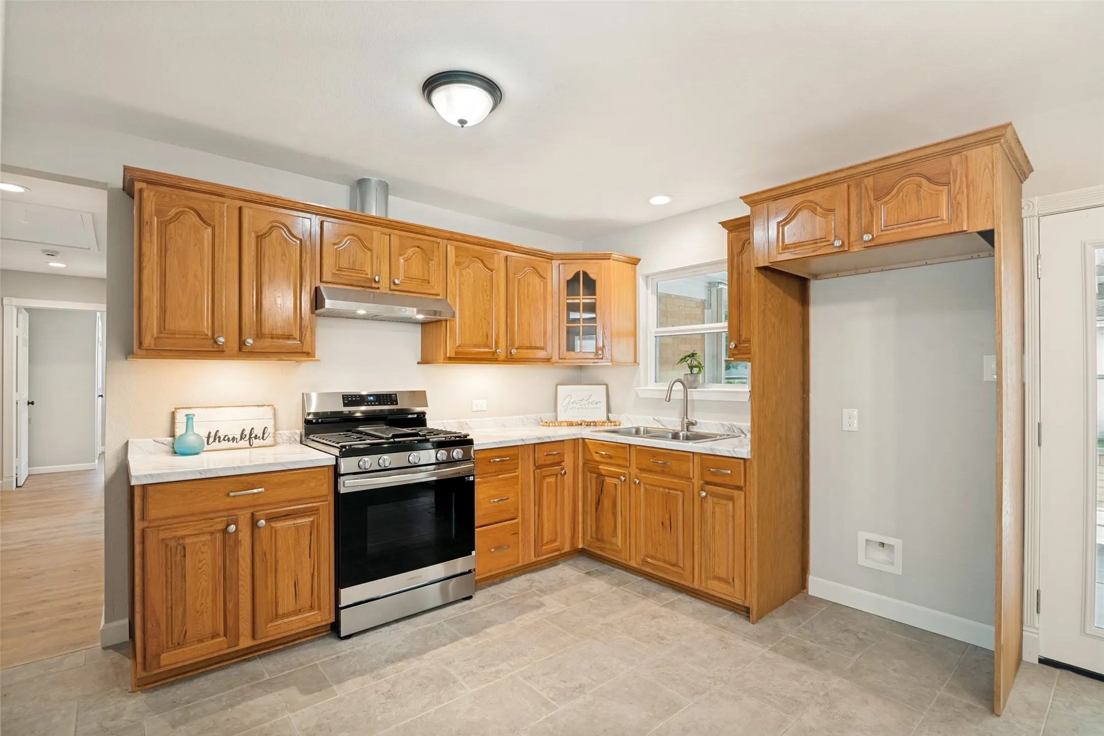 Single Family Residence For Sale in Dallas County , 110 W Marguerita Drive, Garland, Texas 75040, 3 Bedroom, 2 Bathroom, 2 Garage spaces, 1,340 Sqft, built in 1955, mls#21407670, Real Estate Agent in Garland, Homes For Sale in Dallas county, Homes For Sale in Garland, Realtor in Garland Texas, Real Estate Brokerage Independent Realty Texas, Luminita Cordes Realtor