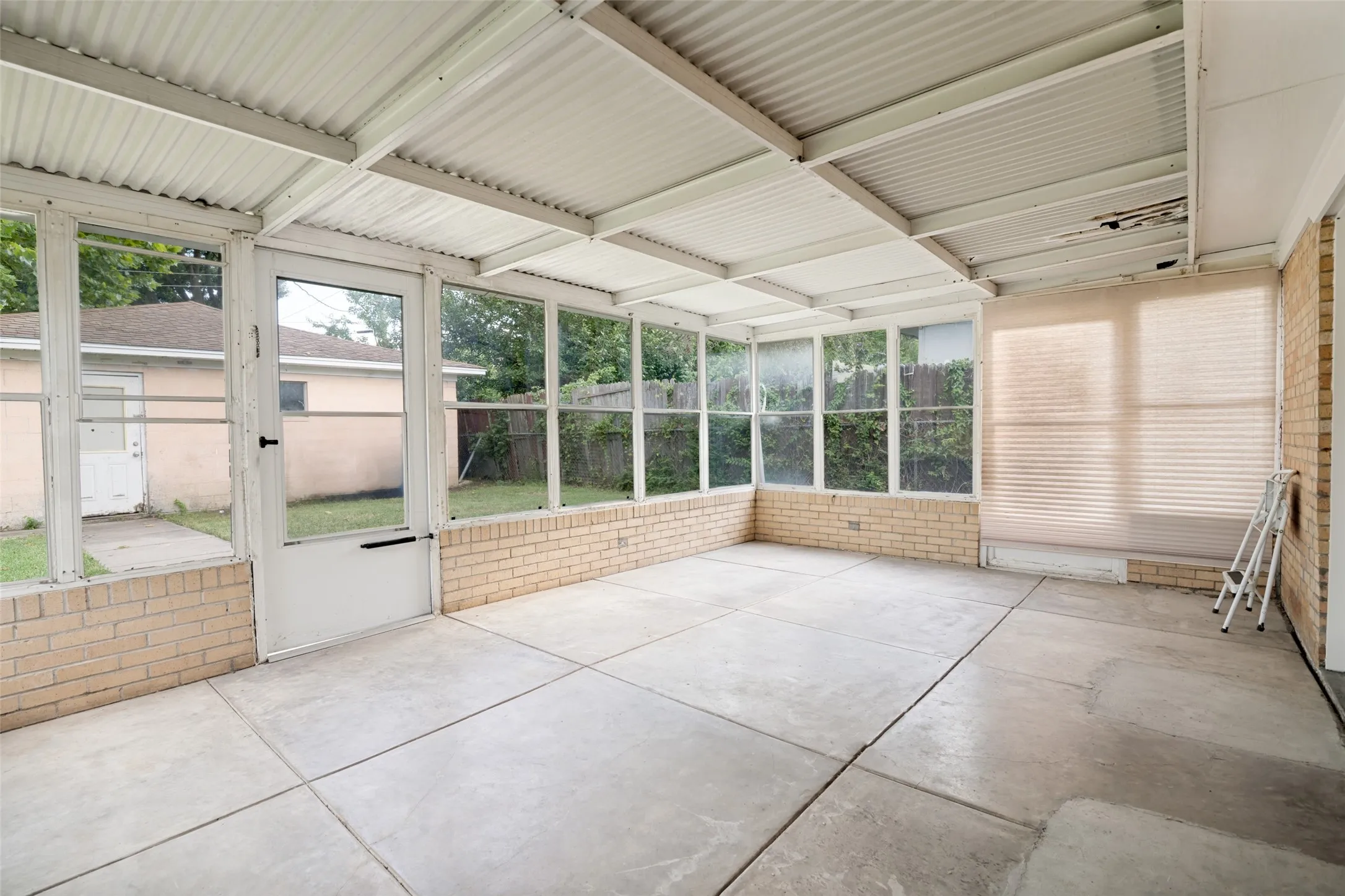 Single Family Residence For Sale in Dallas County , 110 W Marguerita Drive, Garland, Texas 75040, 3 Bedroom, 2 Bathroom, 2 Garage spaces, 1,340 Sqft, built in 1955, mls#21407670, Real Estate Agent in Garland, Homes For Sale in Dallas county, Homes For Sale in Garland, Realtor in Garland Texas, Real Estate Brokerage Independent Realty Texas, Luminita Cordes Realtor