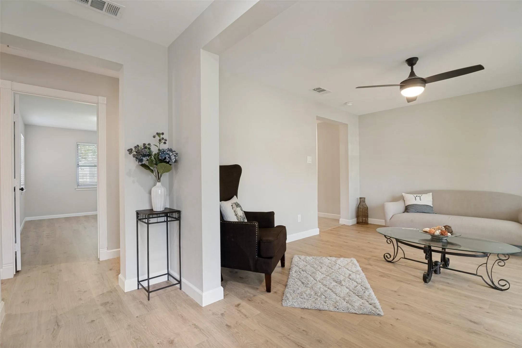 Single Family Residence For Sale in Dallas County , 110 W Marguerita Drive, Garland, Texas 75040, 3 Bedroom, 2 Bathroom, 2 Garage spaces, 1,340 Sqft, built in 1955, mls#21407670, Real Estate Agent in Garland, Homes For Sale in Dallas county, Homes For Sale in Garland, Realtor in Garland Texas, Real Estate Brokerage Independent Realty Texas, Luminita Cordes Realtor