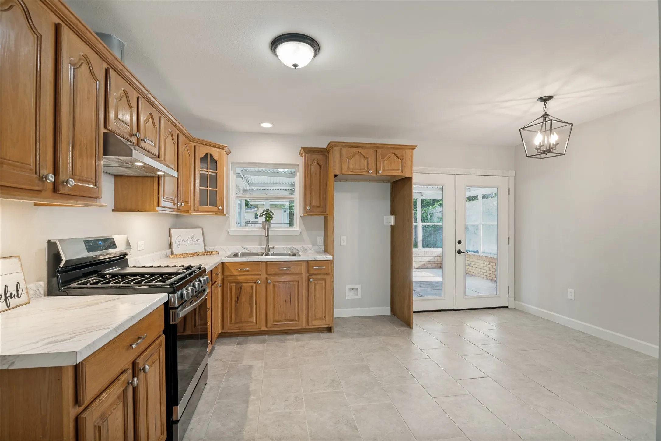 Single Family Residence For Sale in Dallas County , 110 W Marguerita Drive, Garland, Texas 75040, 3 Bedroom, 2 Bathroom, 2 Garage spaces, 1,340 Sqft, built in 1955, mls#21407670, Real Estate Agent in Garland, Homes For Sale in Dallas county, Homes For Sale in Garland, Realtor in Garland Texas, Real Estate Brokerage Independent Realty Texas, Luminita Cordes Realtor