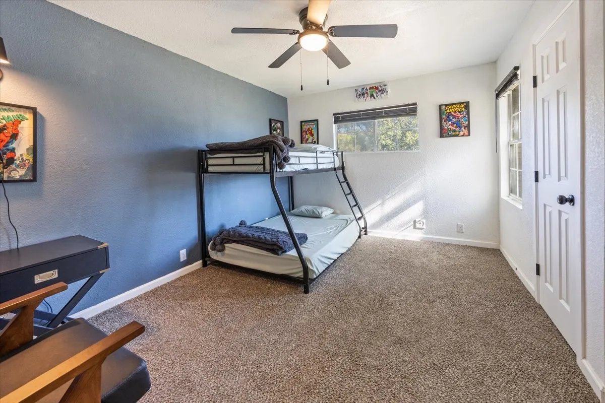 Second bedrom.